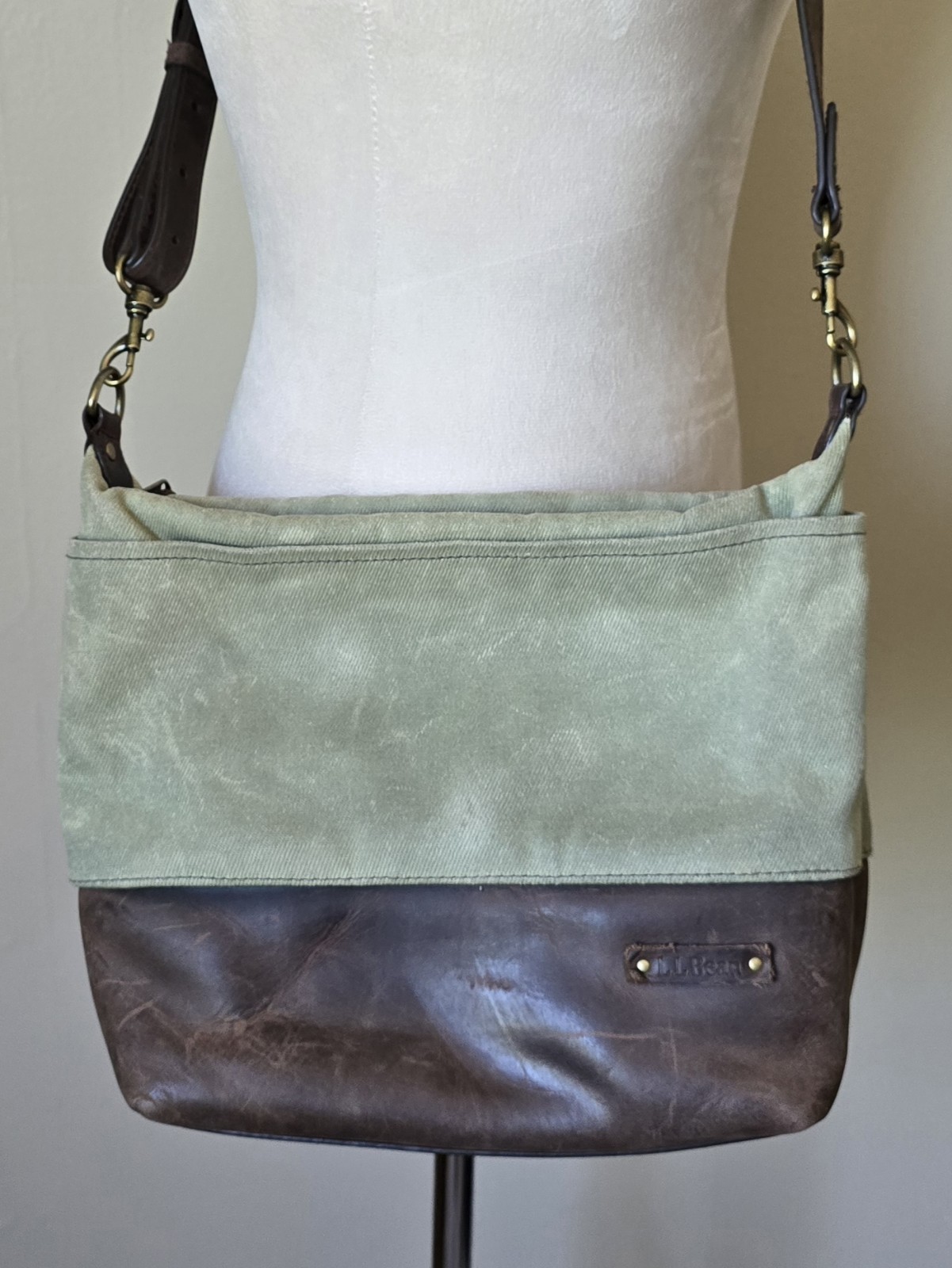L.L.Bean Waxed Canvas Leather Crossbody Messenger Bag Olive Green Adjustable
