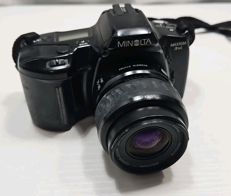 Minolta Maxxum 3xi AF 35mm Film SLR  Black Body w AF 35-80 Power Zoom Untested