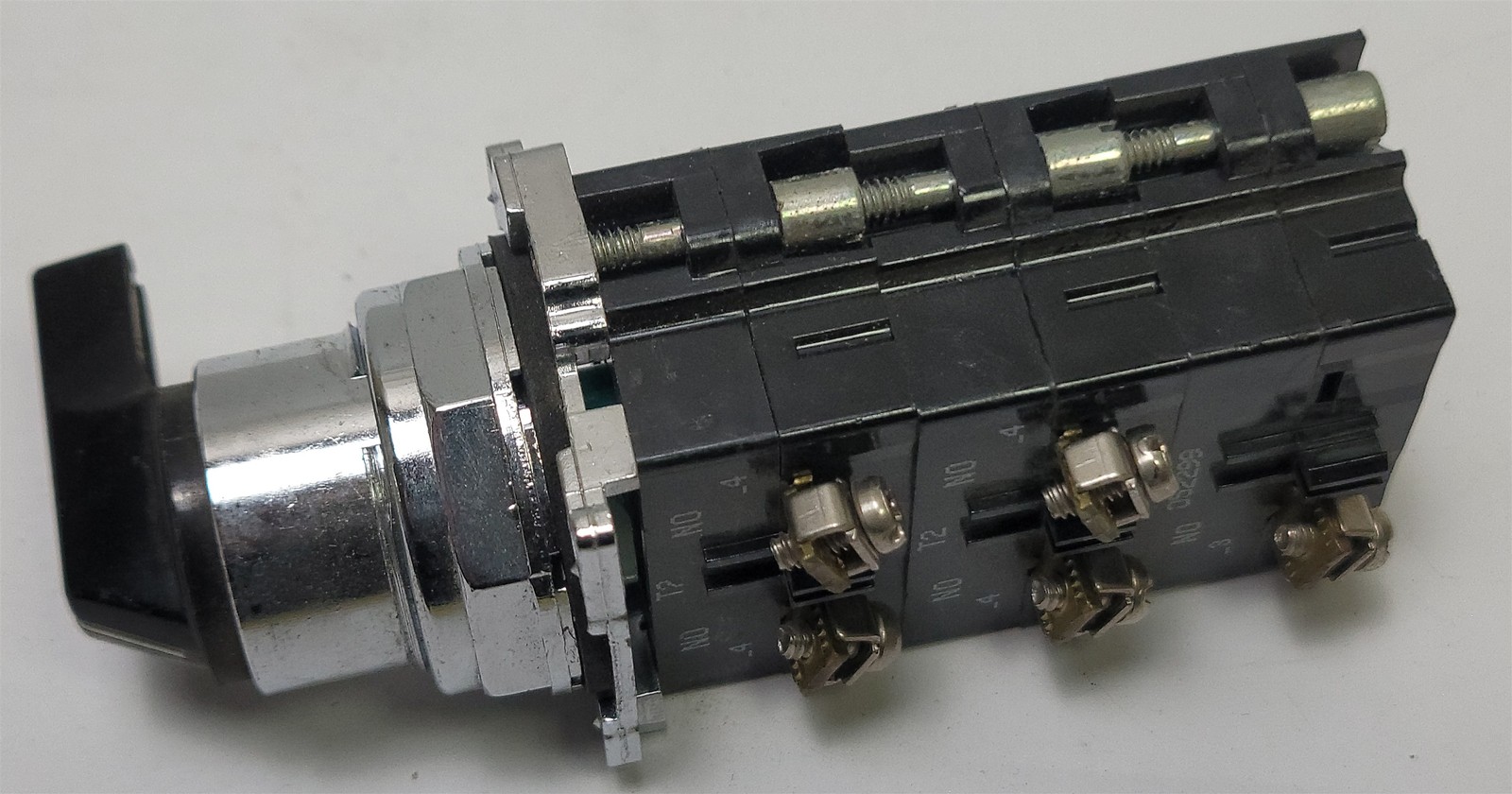Cutler Hammer 10250T/910001 Switch 2-Position Permanent w/ 3 Contact Blocks NO