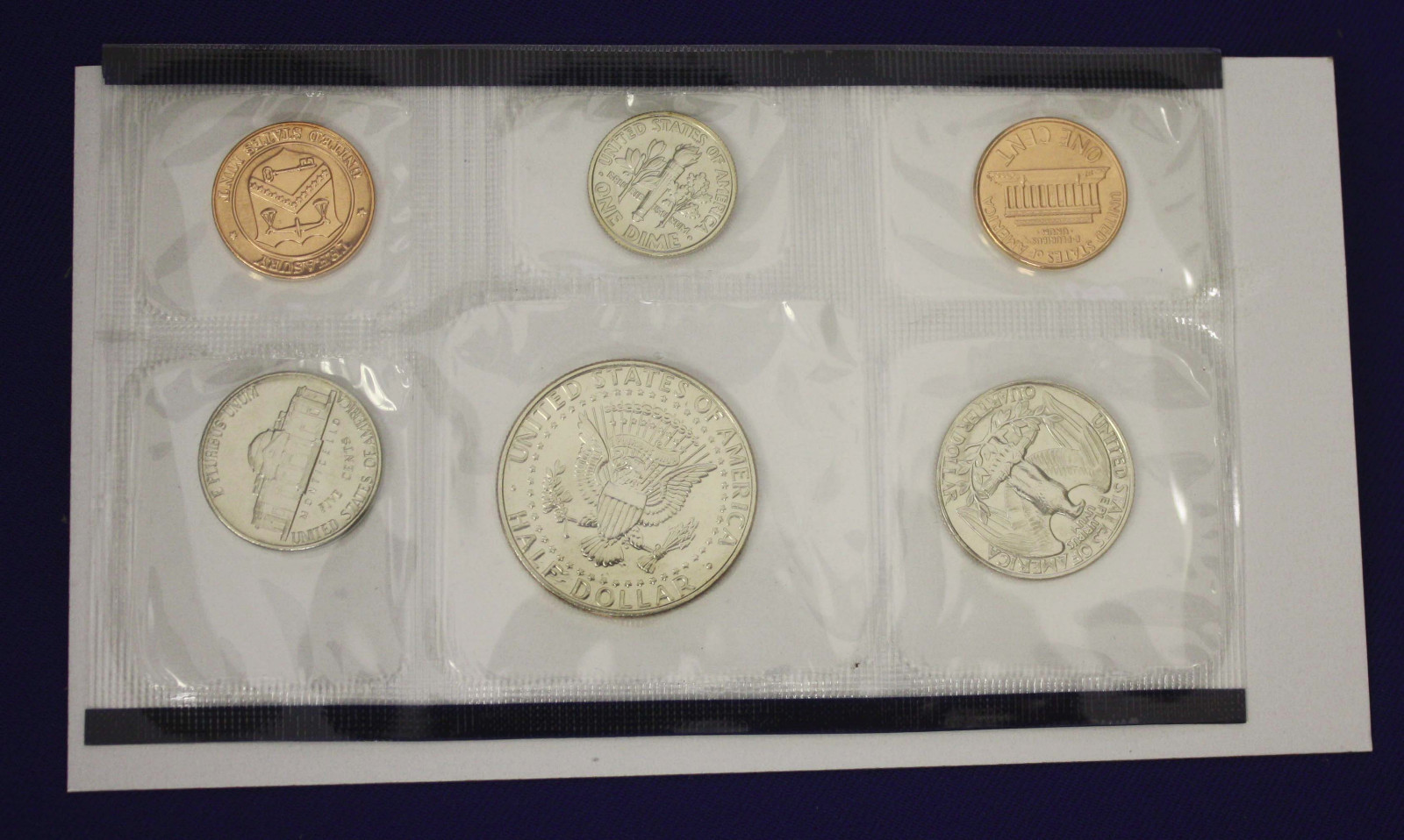 100 - 1992 MINT SET AS ISSUED BY U.S. MINT. No Envelope. As Pictured