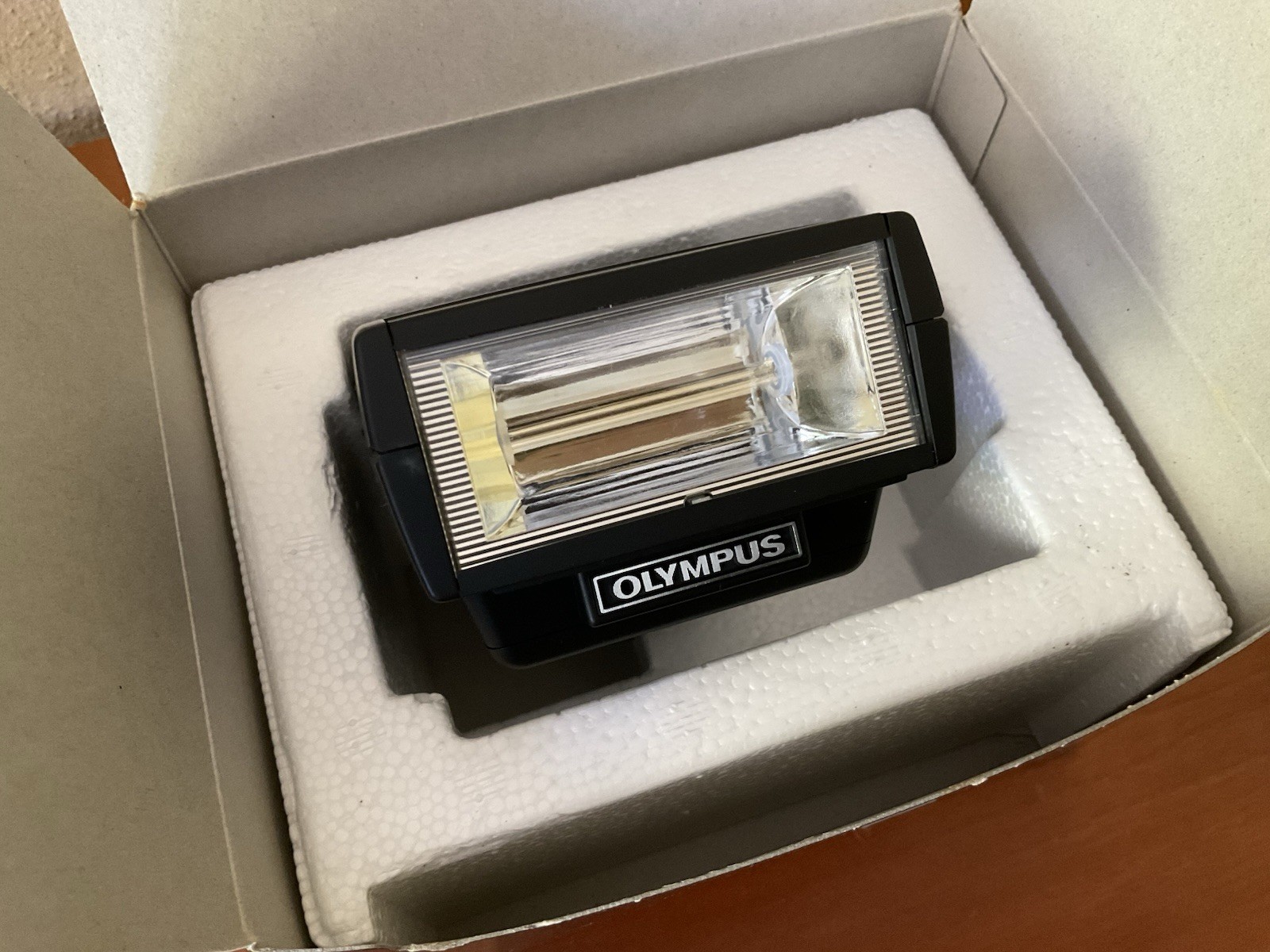 OLYMPUS OM System Electronic Flash Zoom Adapter T 32 - New In Box