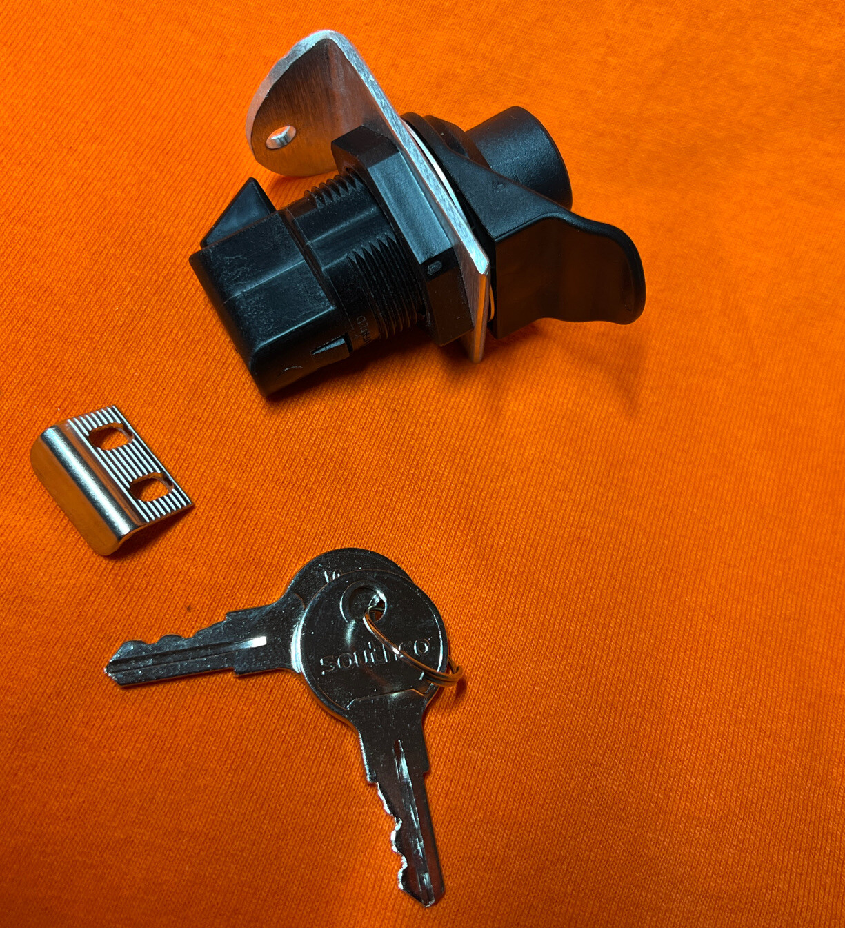 Southco Keylocking Flush/Knob Latch 93-303 With Custom Aluminum Bracket