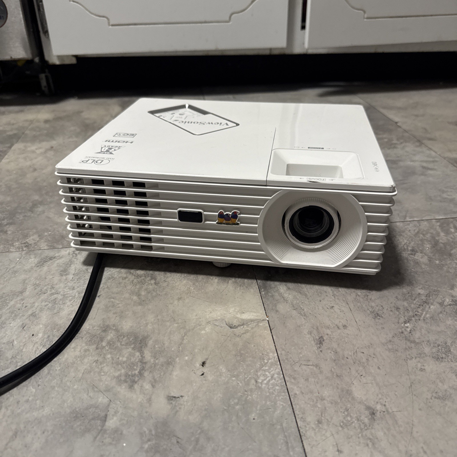 ViewSonic PJD5234L DLP Projector VS14930 Portable 3000 Lumens HDMI 3D Ready