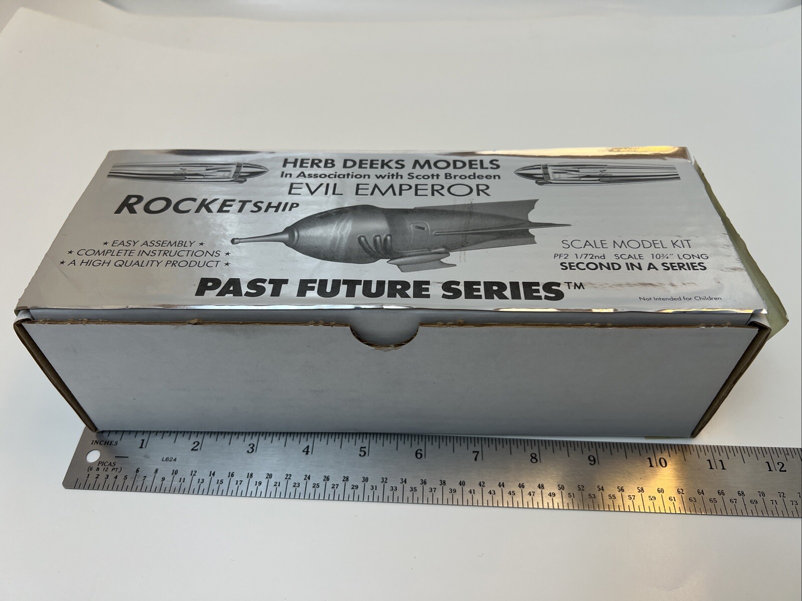 RARE Herb Deeks 1/72 FLASH GORDON Evil Emperor's Rocketship Resin Kit - COMPLETE