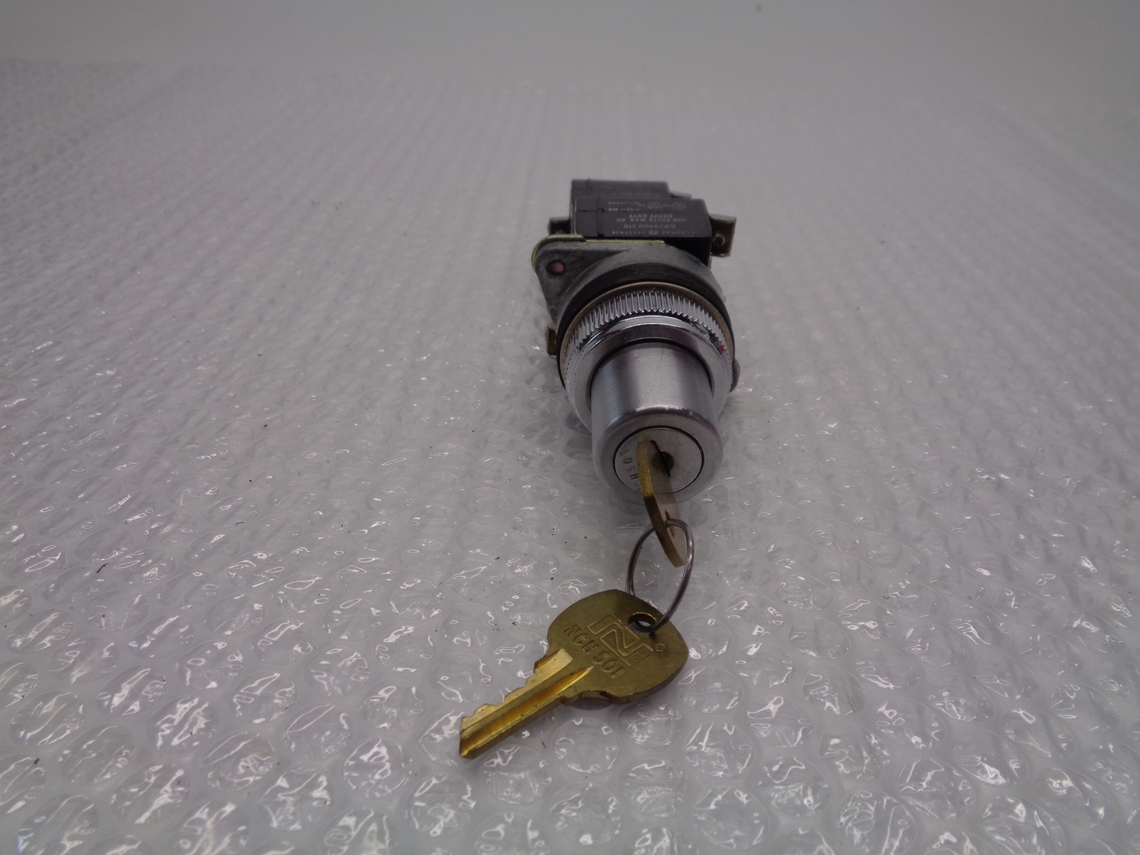 GENERAL ELECTRIC CR234OU301 SELECTOR SWITCH W/KEY NSNP
