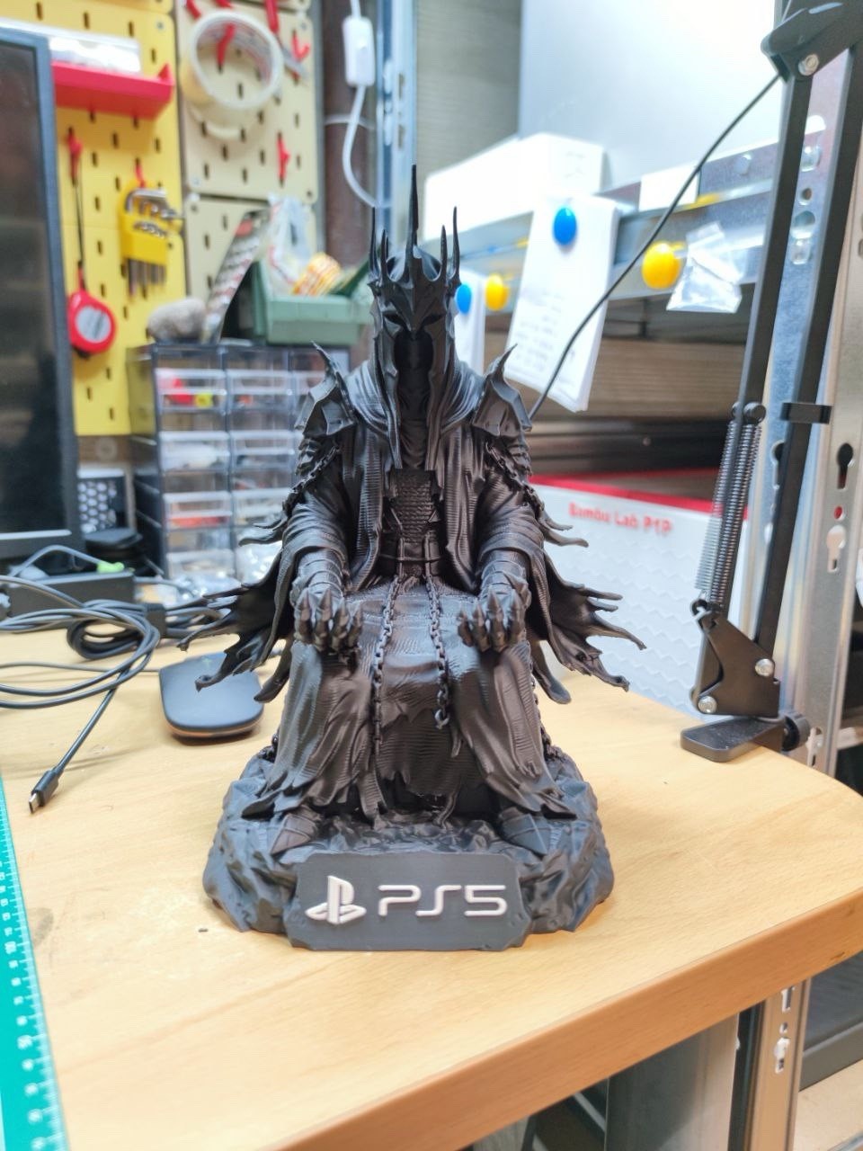 PS5 DualSense Controller Stand Holder Throne Figure Display, Black Plastic