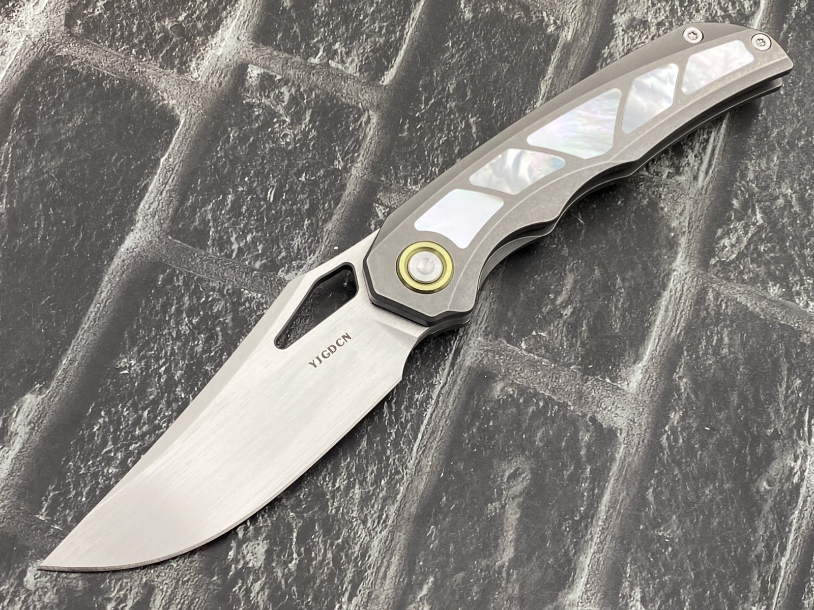 YJGDCN YJ2518-M398-Shell Folding Knife M398 Titanium+mother of pearl HandleKnife
