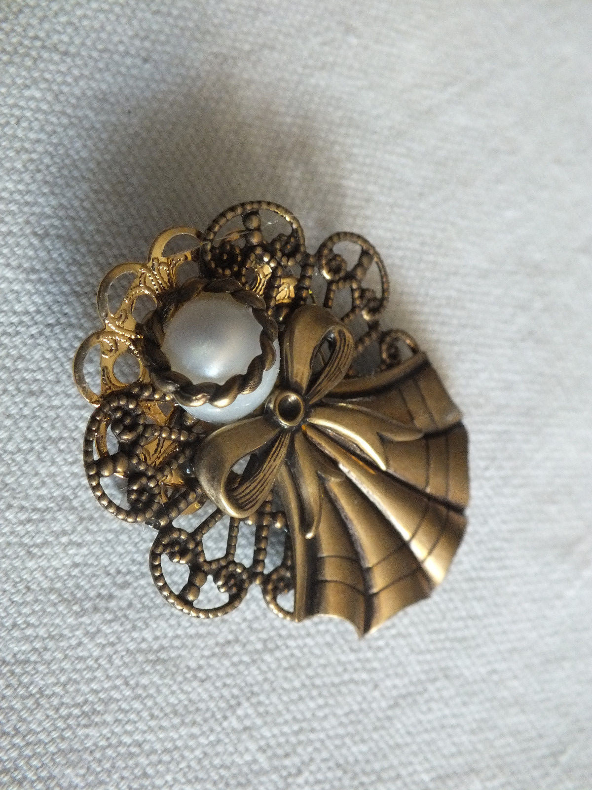 Holiday Brooch Pin Gold Tone Angel Filigree Cabochon 1 7/8 x1 1/2" NICE