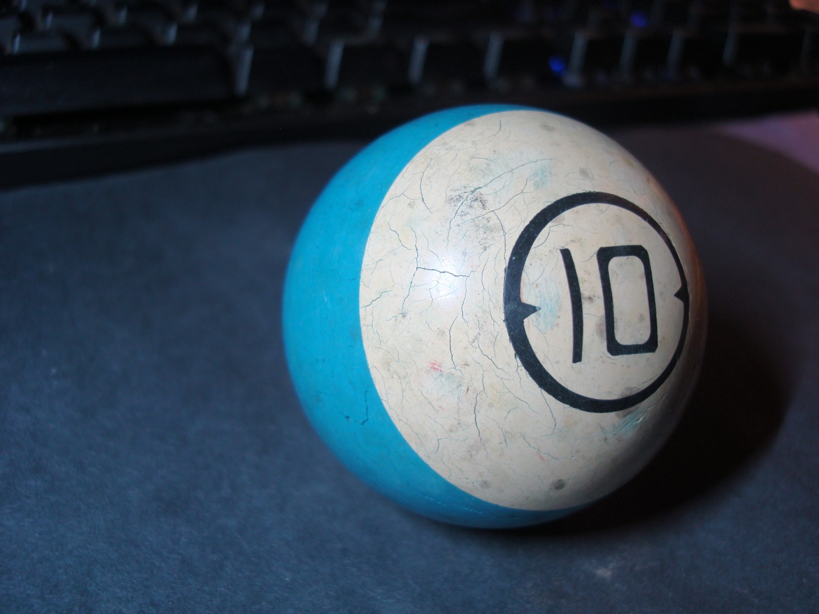 Brunswick Ivorylene Dart clay ball