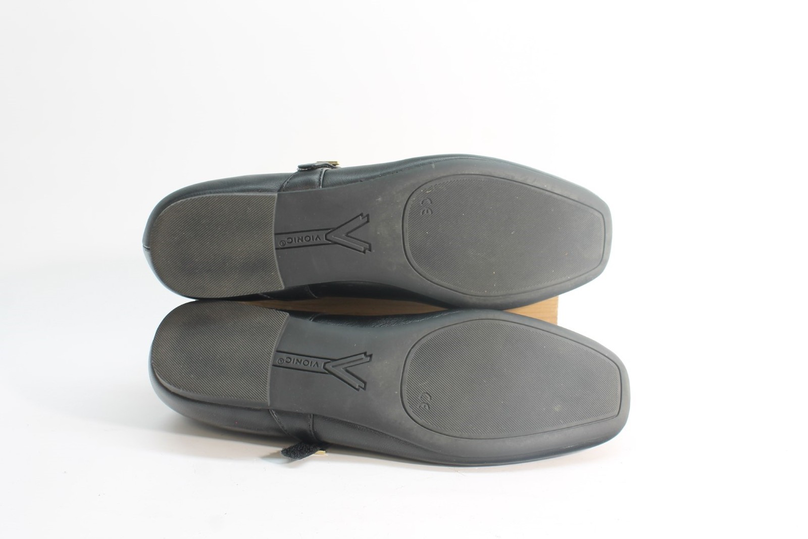Vionic Alameda Women's Flats, Floor Saample