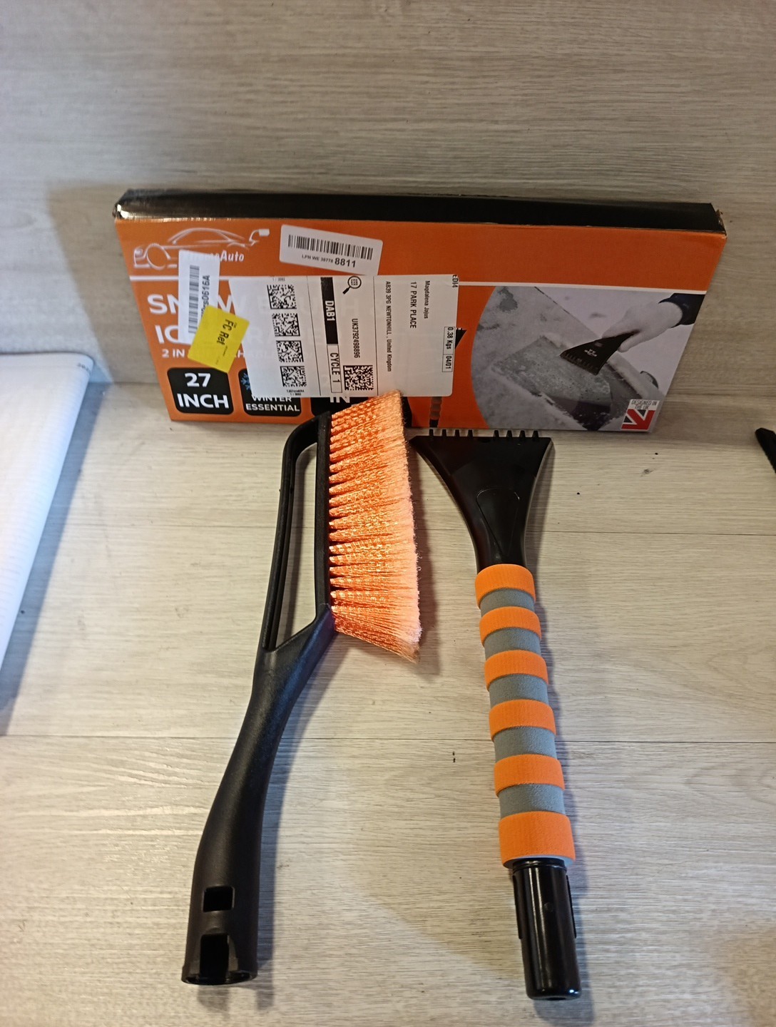 Ice Scraper Snow Brush - 2 in 1 Car Windscreen Window Long Scraper Brush Car Ice