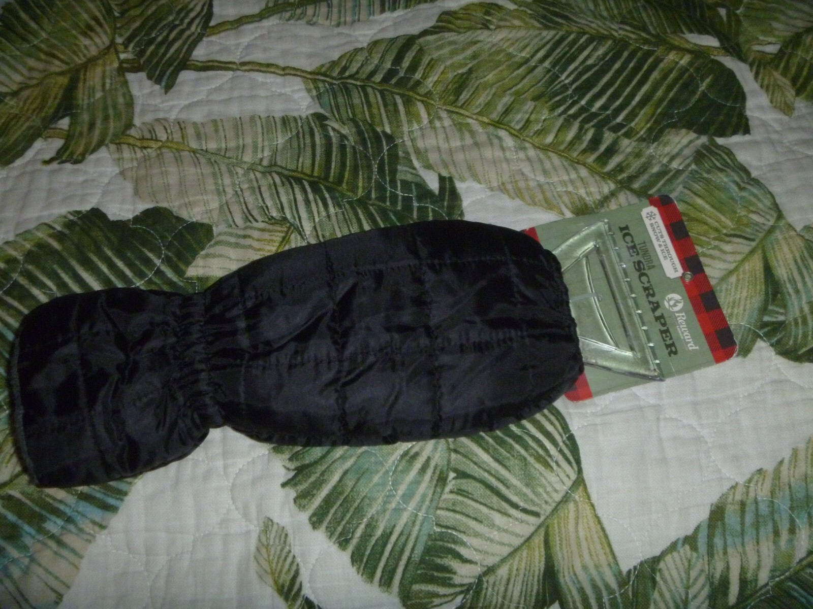 NEW NWT TUNDRA ICE SCRAPER HAND GLOVE CAR WINDOW REWARD LODGE