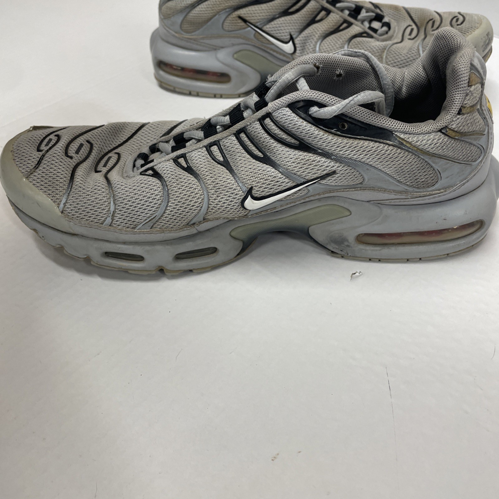 Nike Air Max Plus TN Mens 10.5 Gray Running Shoes Sneakers No Size Tag Read