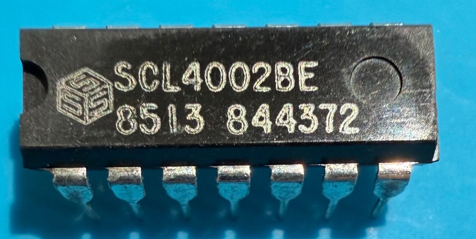 National Semiconductor SCL4002BE Integrated Circuit