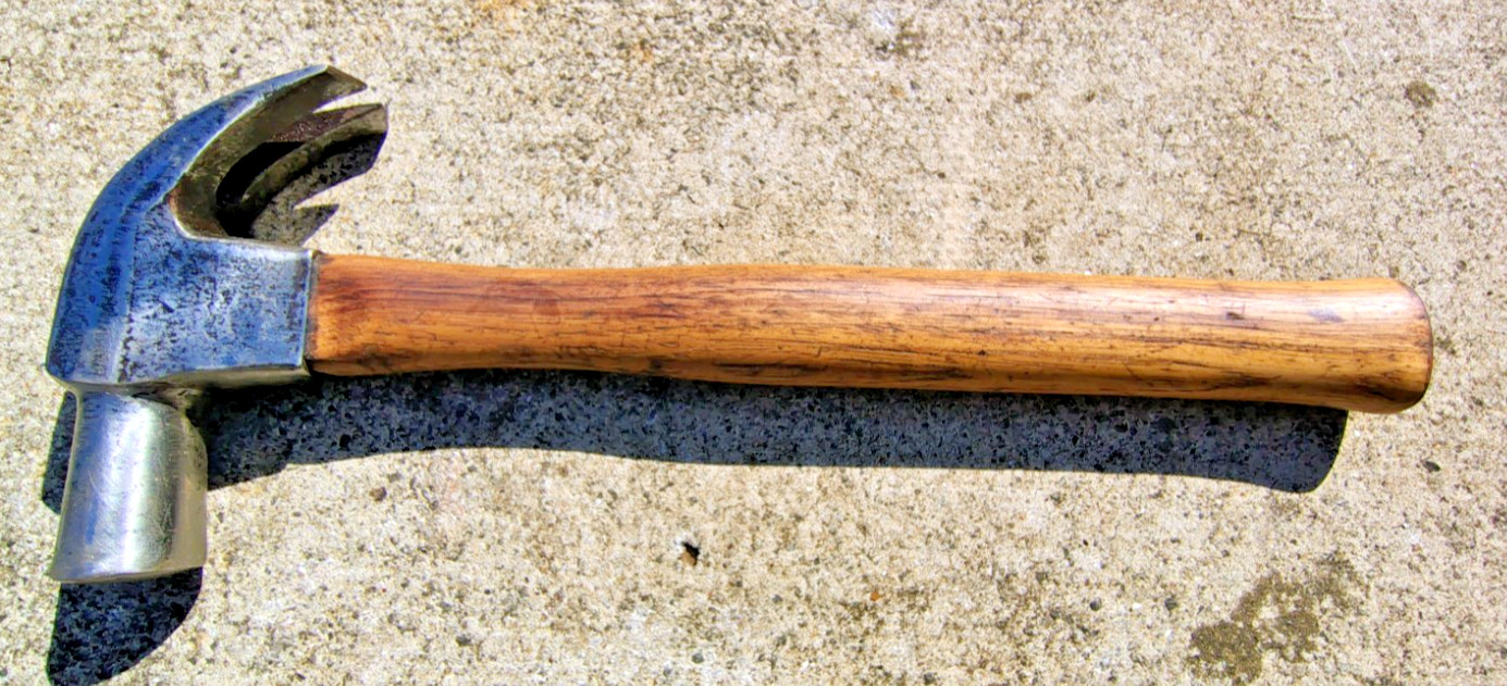 Vintage Claw Hammer Nail puller Carpenter Woodworking Tool 20 oz
