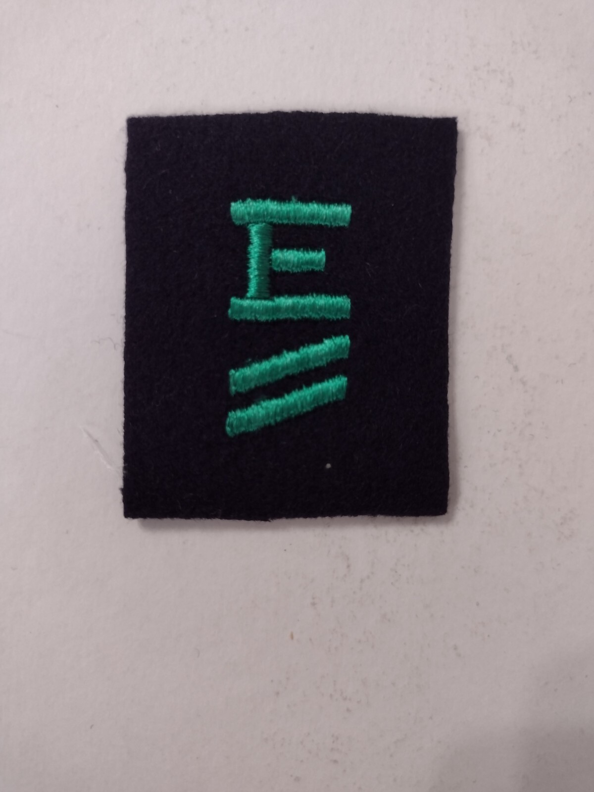 USN BATTLE EFFECTIVENESS AWARD  "E"  2 HASHMARKS GREEN ON WOOL NOS :KY21-1