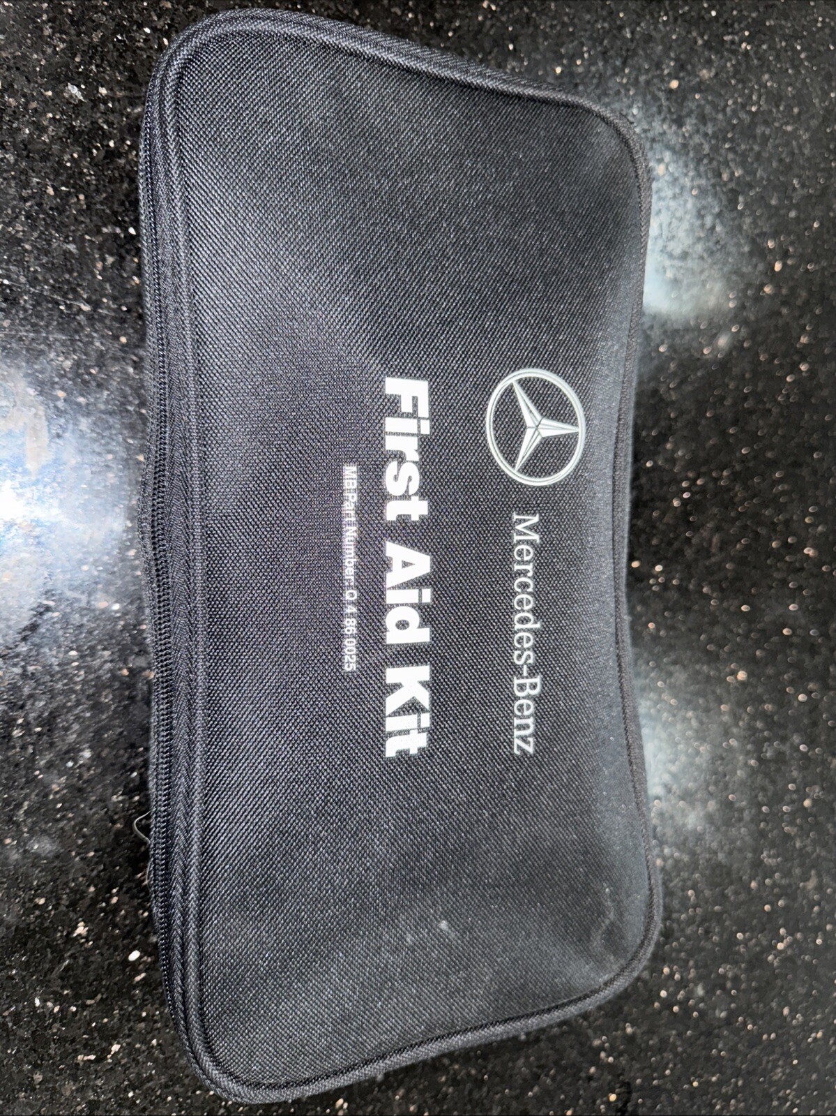 MERCEDES BENZ FIRST AID KIT CAR BLACK ZIP UP CASE Q4860025 1999 2000 E320