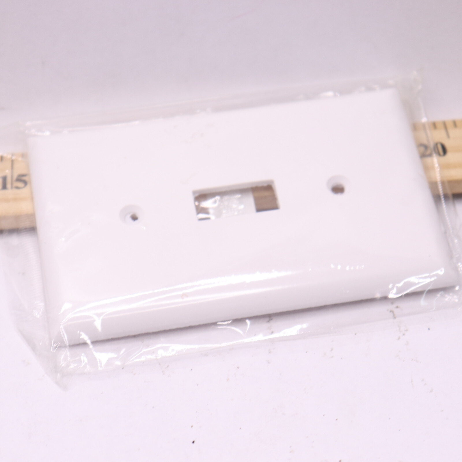 Switch Plate 1 Gang White 2134W-BOX