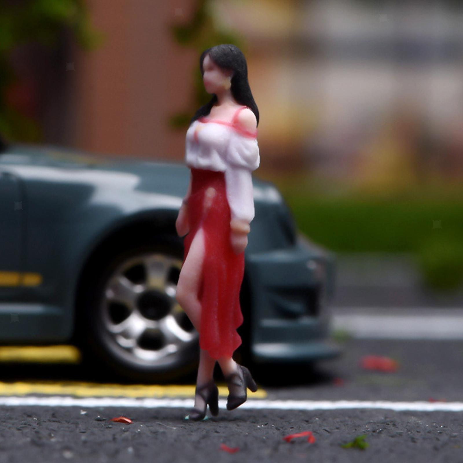 1:64 Scale Long Hair Girl Figure Miniature Scene Trains Architectural Movie