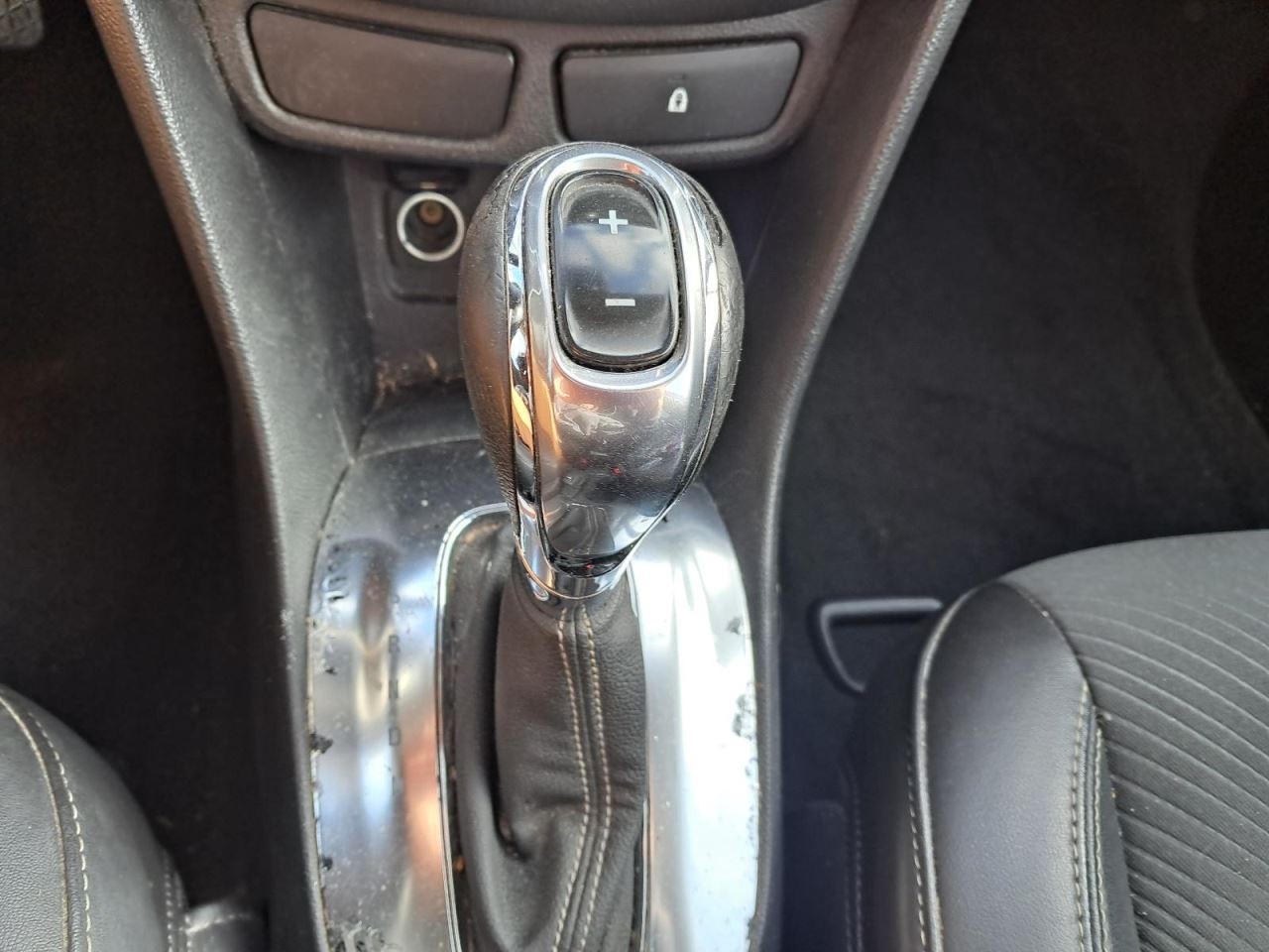 ENCORE 2013 Glove Box 4861490