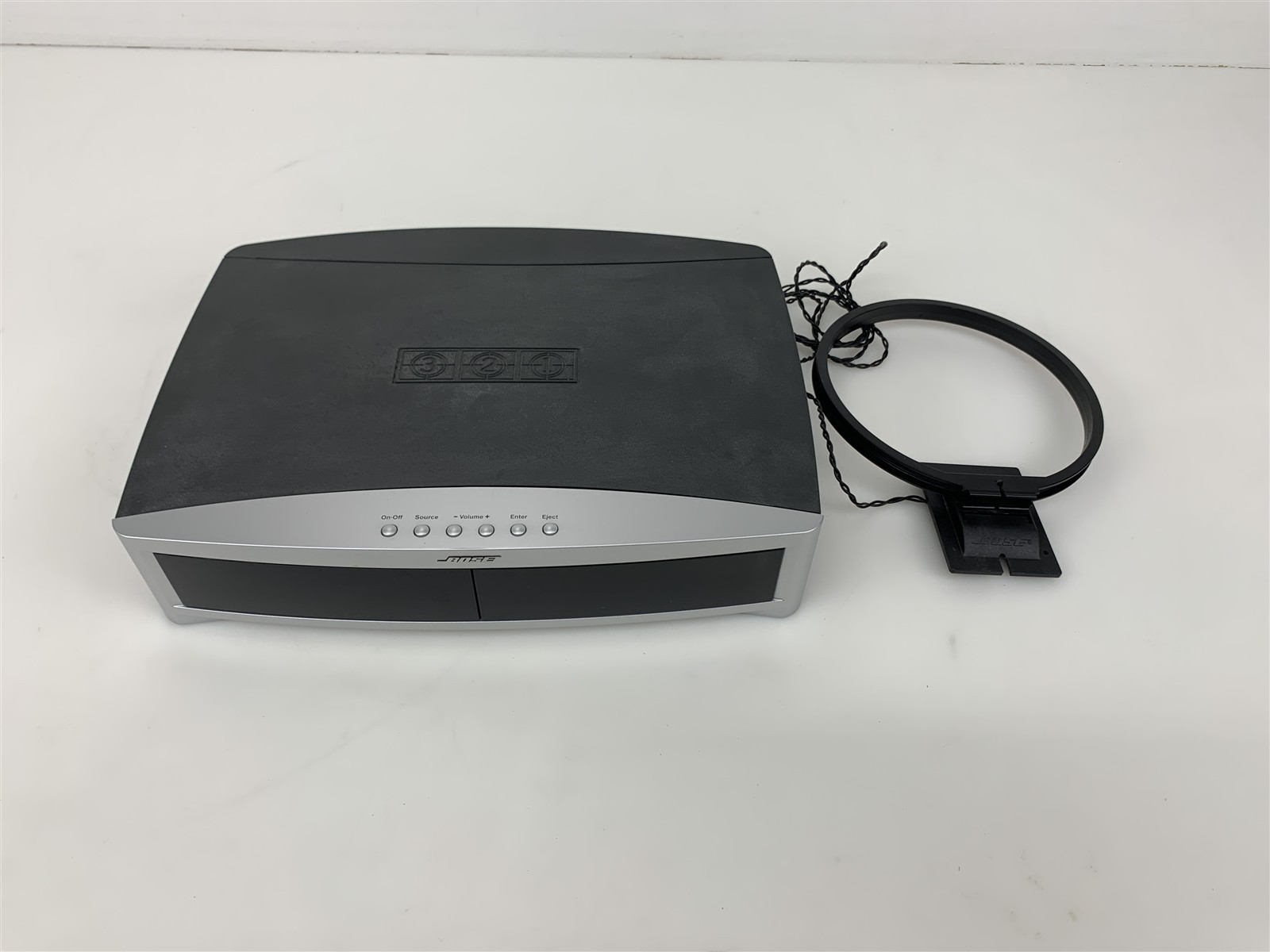 Bose AV3-2-1 Series III Media Center with Antenna