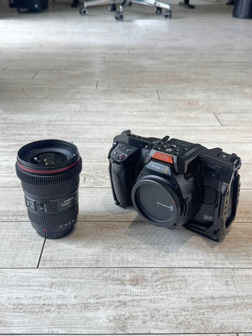 BlackmagicDesign Pocket Cinema Camera 6k Pro EF Mount EF 16-35 F4 lens cage set