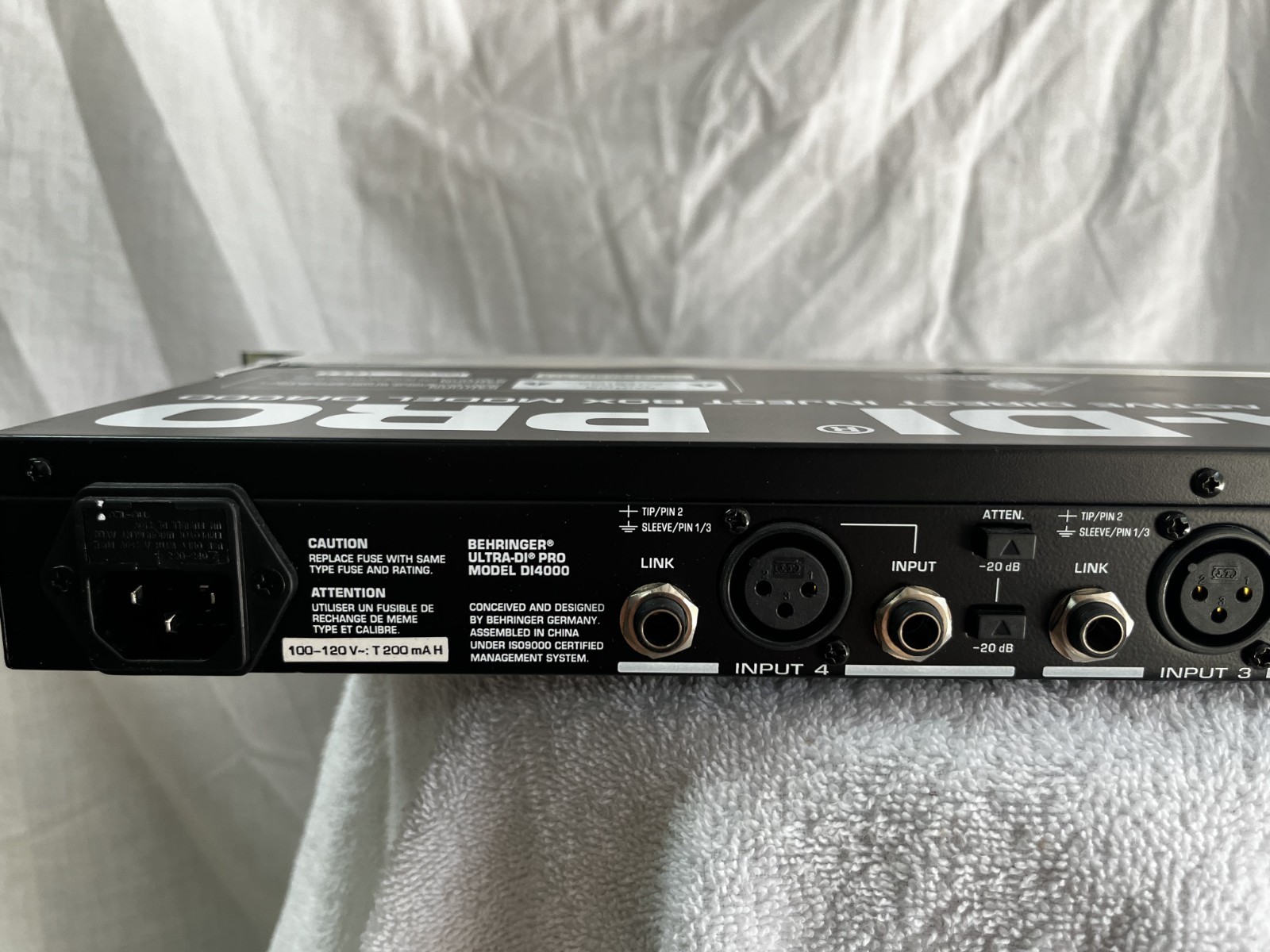 Behringer DI800 Ultra-DI Pro 8 Channel Direct Box - Phantom Powered - Rack Mount