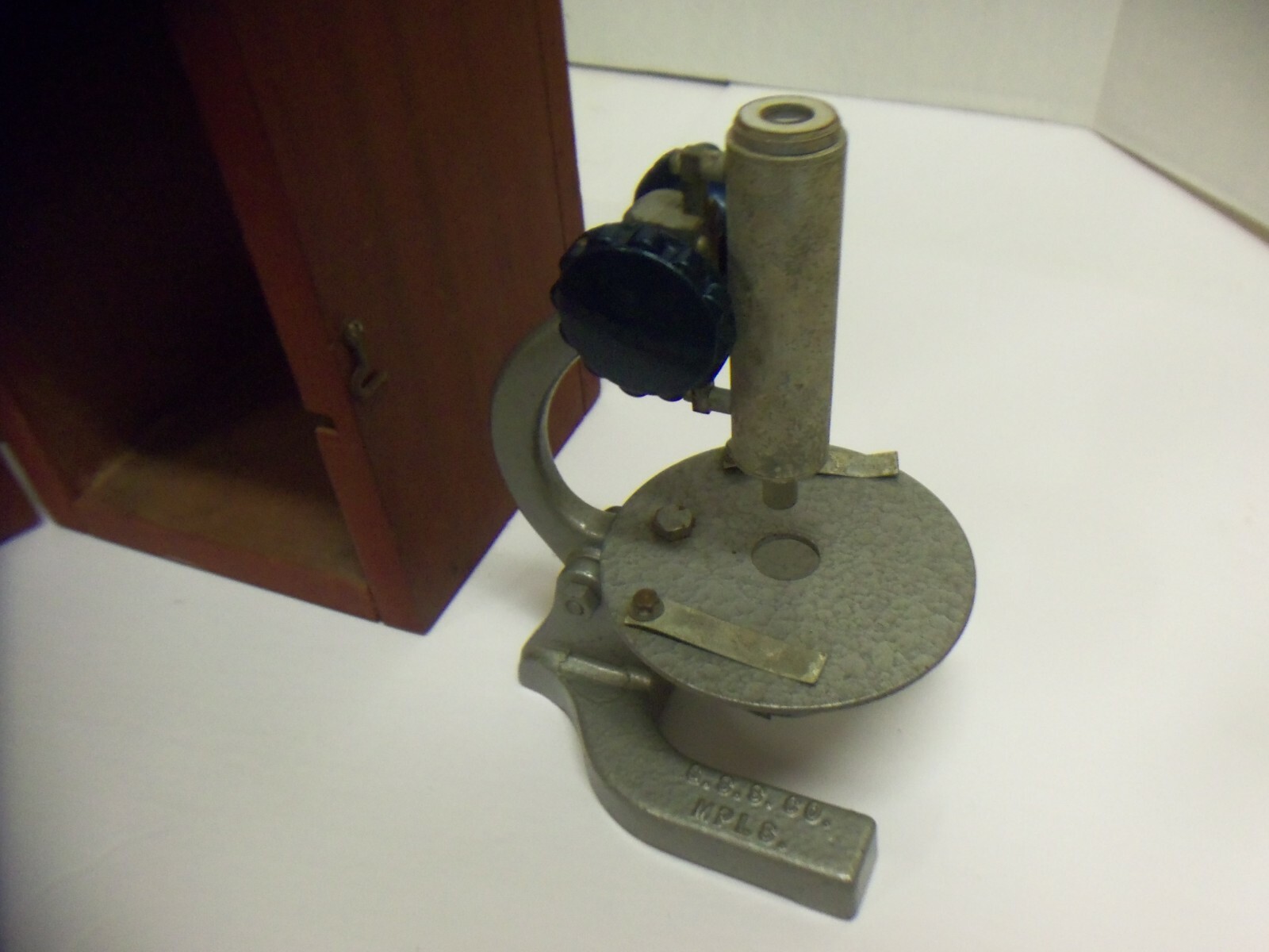 Vintages G.S.S. Co. MPLS. M16 Microscope Unit 75X - 150X Power Elementary Scienc