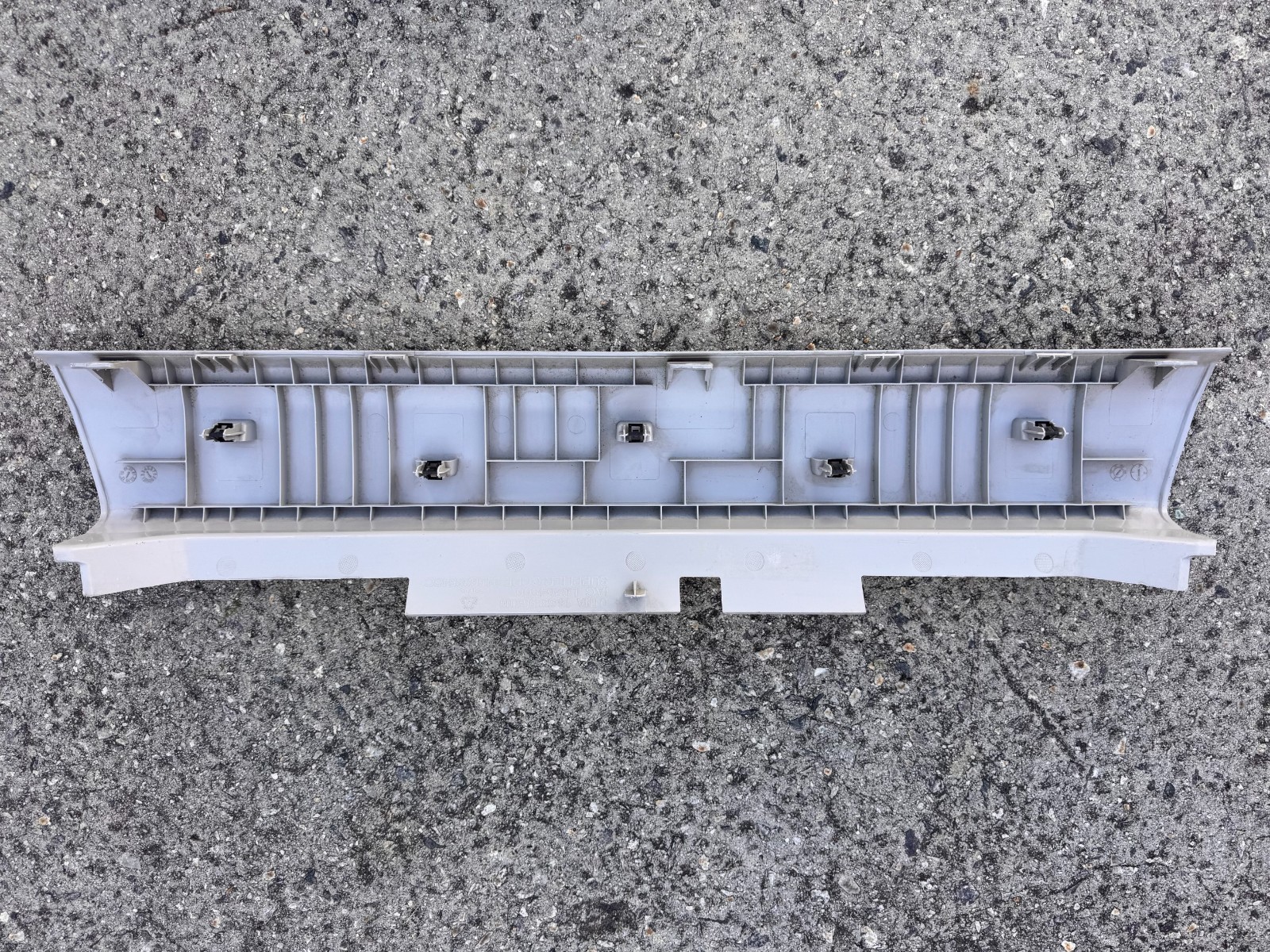 Freightliner OVERHEAD STORAGE TRIM PANEL P/N: 18-68895-000