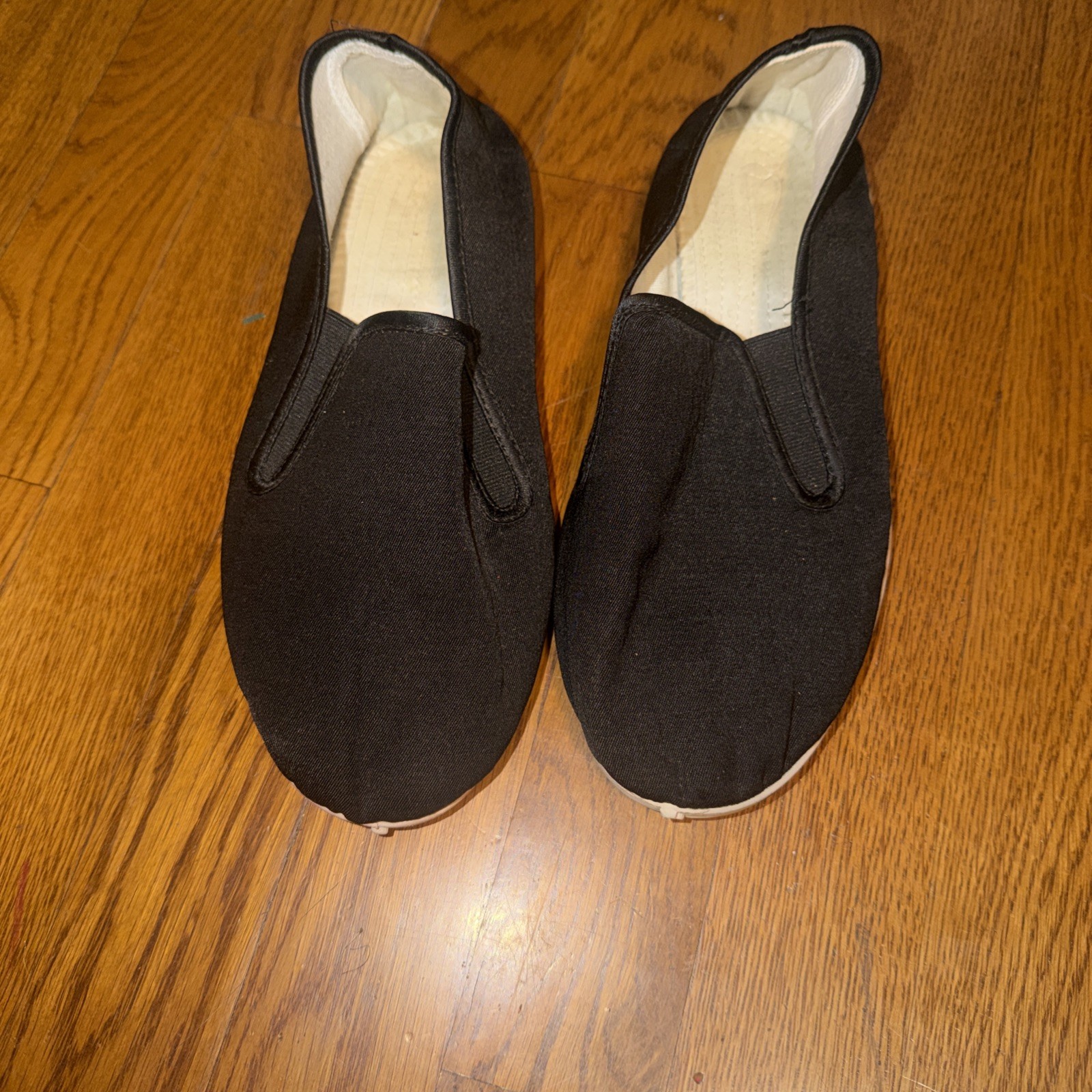 Hi Performance Kung Fu/Tai Chi Shoes - Cotton White Sole 240 Ladies 7  Insole 9”
