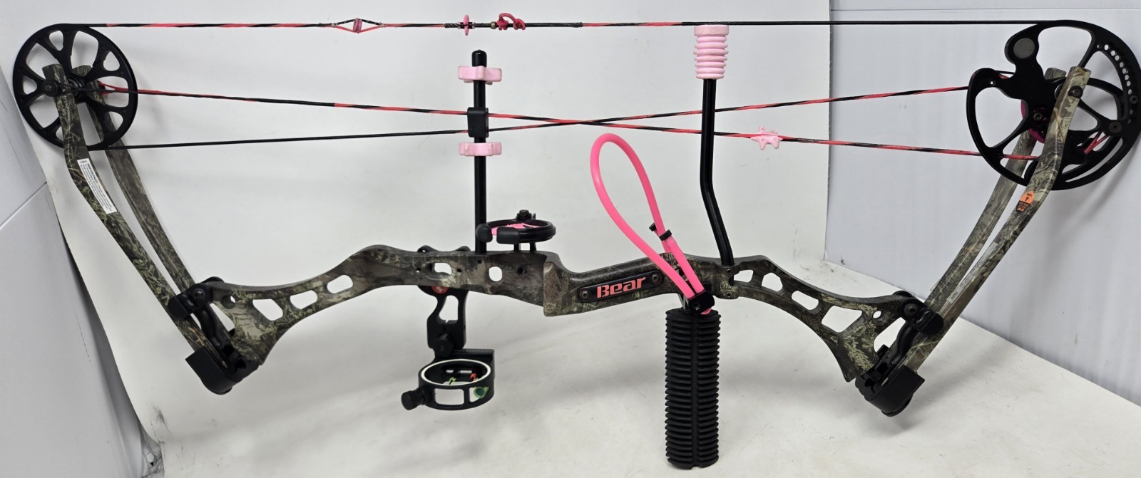 Bear Archery Compound Bow Package - Hard Case Arrows Accessories EUC Bundle