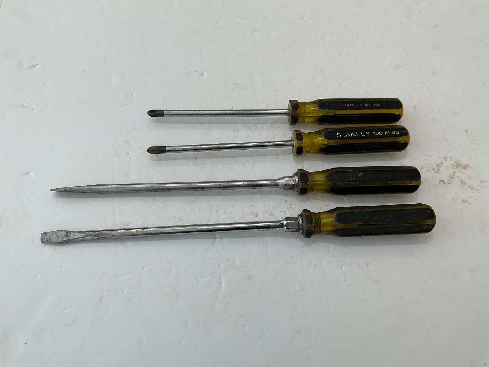 4 Vtg Stanely 100 plus screwdrivers slotted & Phillips USA made all for $30