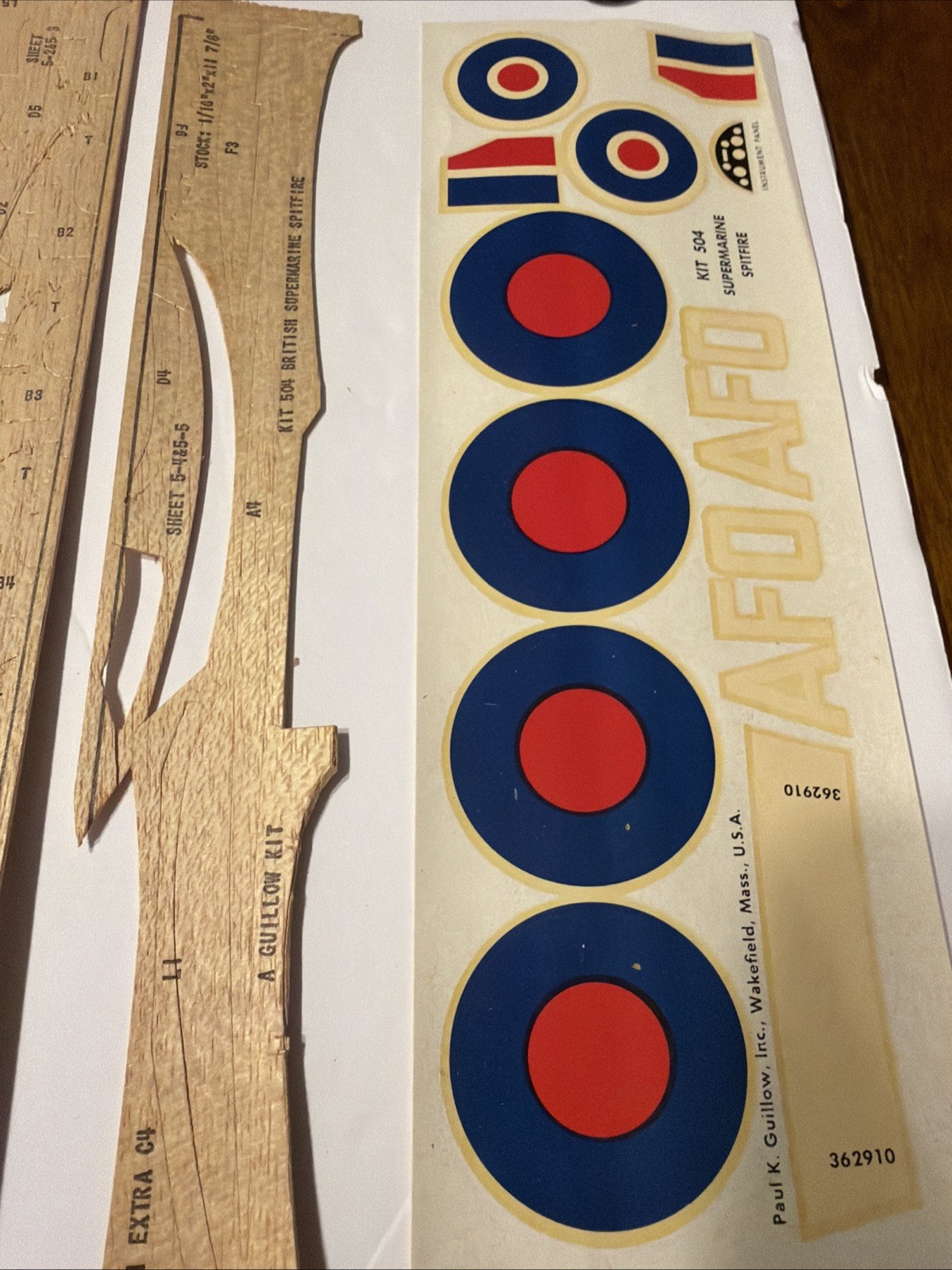 Guillow’s “SUPERMARINE SPITFIRE" Airplane Flying Model Kit
