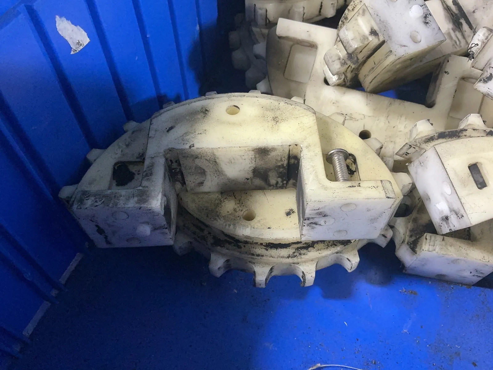 MOLDED PLASTIC SPLIT SPROCKETS