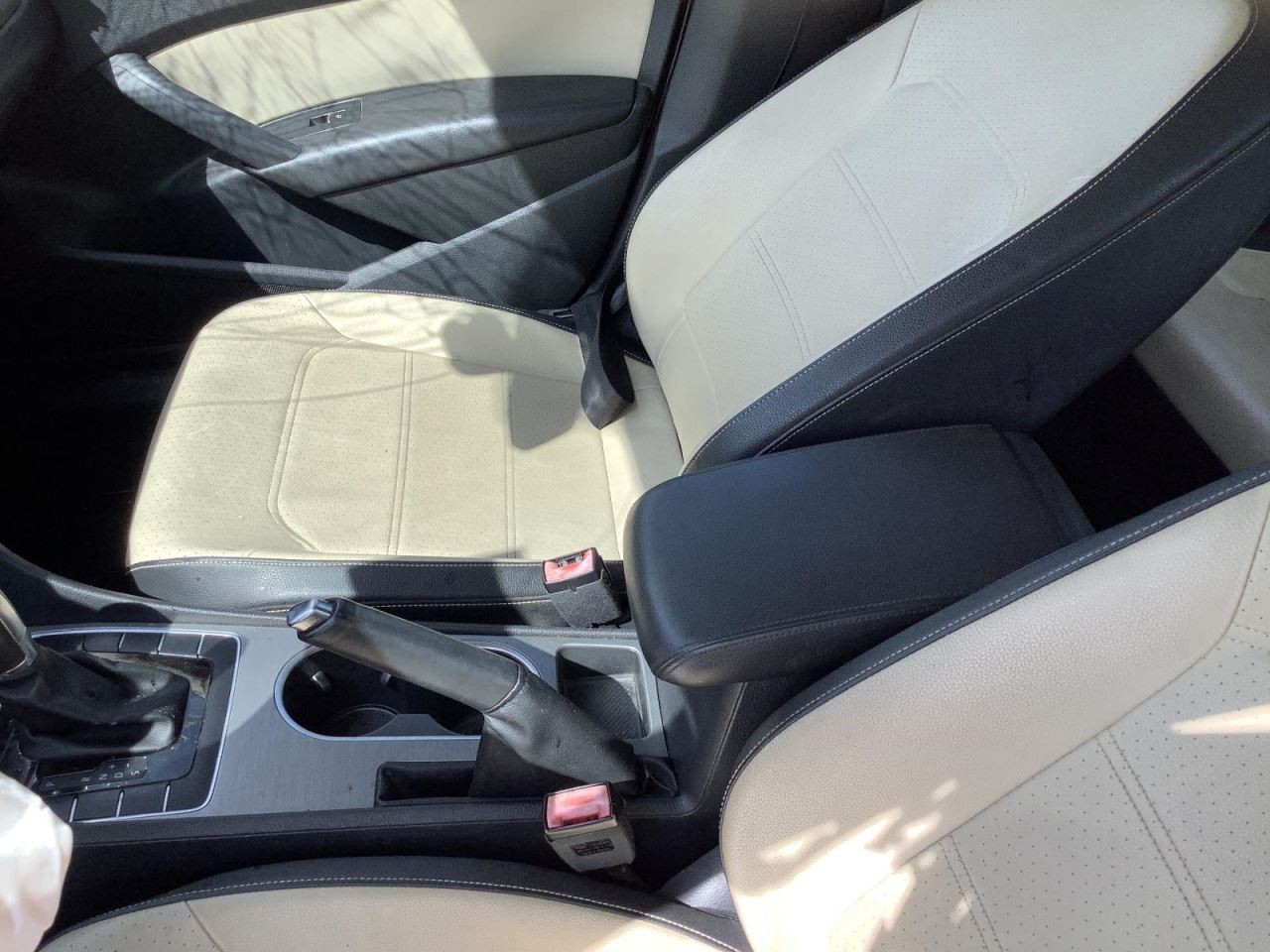 PASSAT 2014 Glove Box 4676354