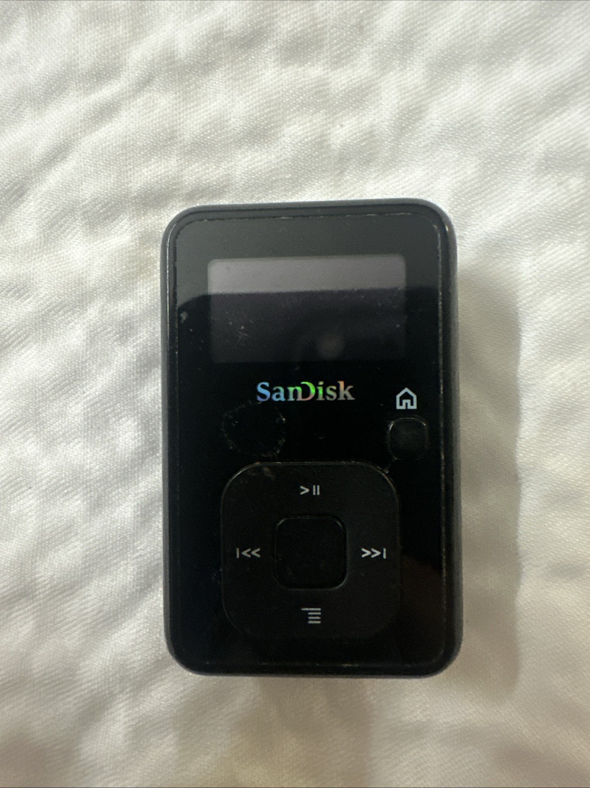 Sandisk Sansa Clip+ Clip Plus 4GB MP3 Player BUNDLE w/ USB Cable