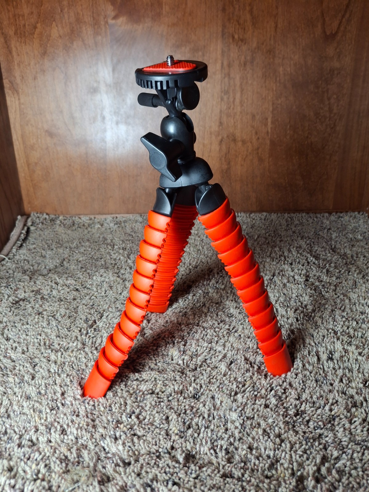 Red Deco Essentials Model SP12 inch Rubberized Tripod & Support