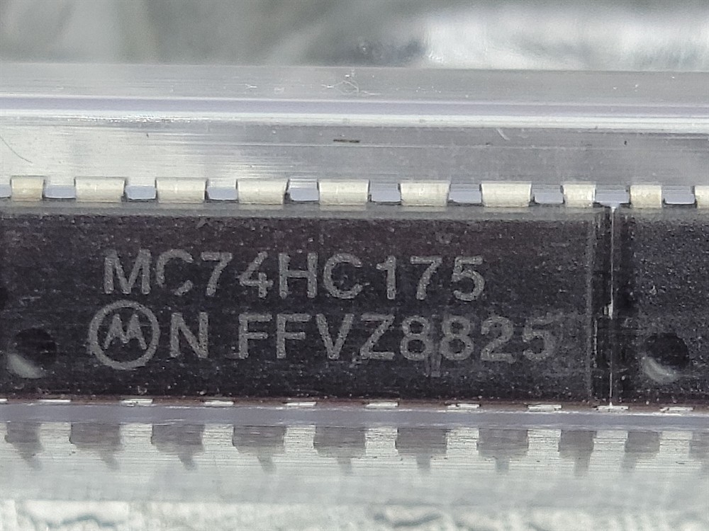 New (25pcs) MC74HC175N MOTOROLA IC Logic