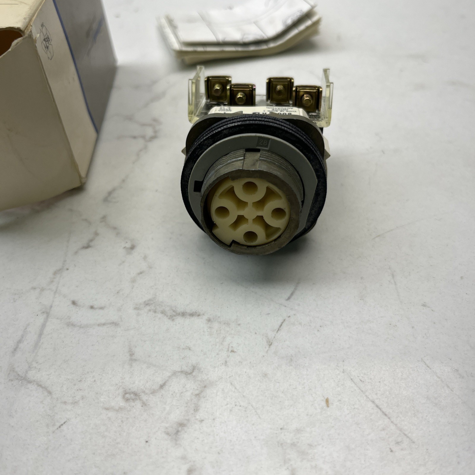 800T-H19 Allen Bradley Selector Switch (As Pictured)
