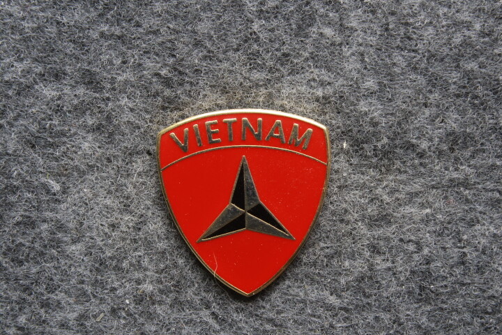 Military Hat | Lapel Pin: 3rd Marine Division Vietnam Pin  (1-1/8" )
