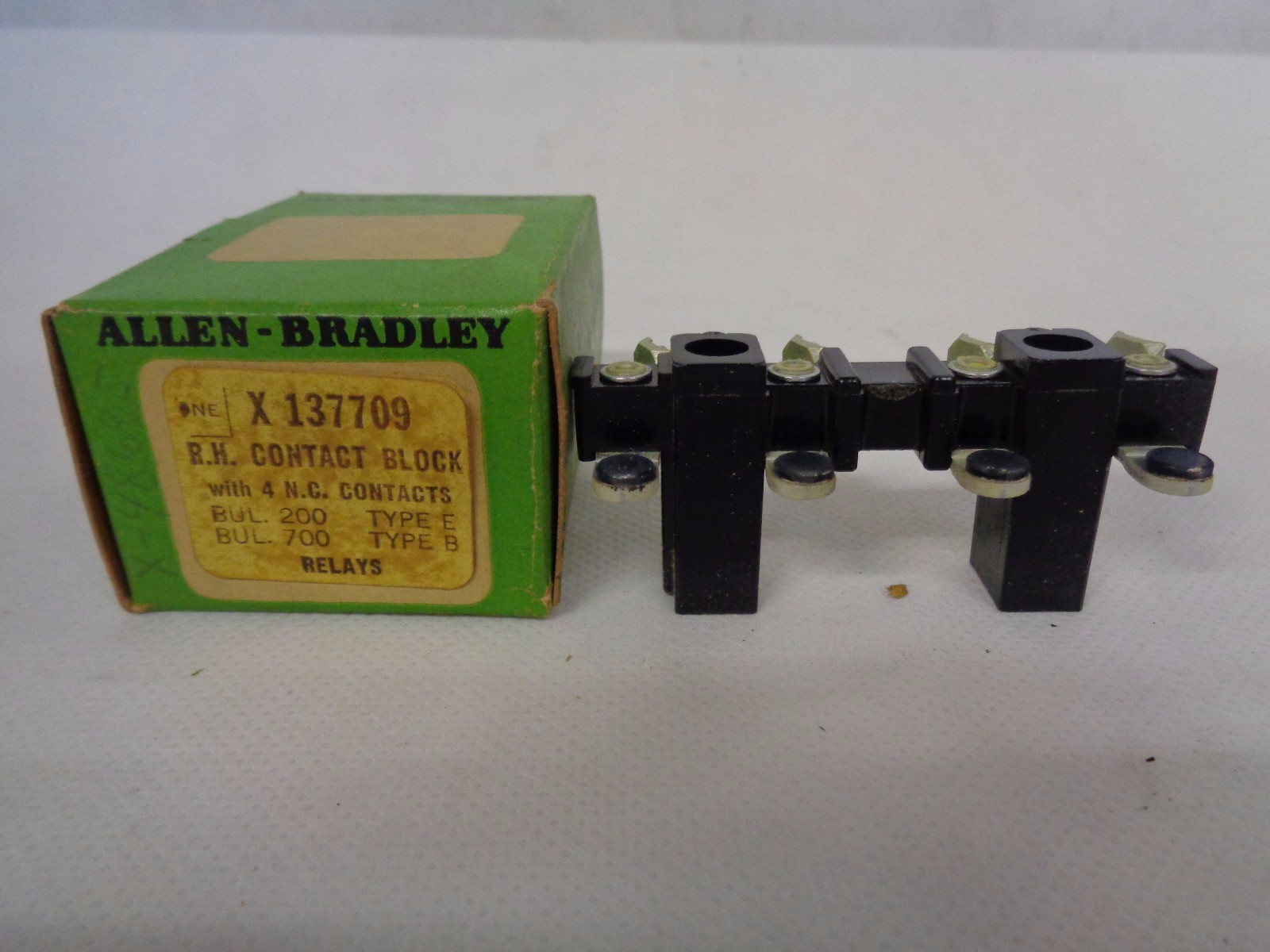 NEW ALLEN BRADLEY X-137709 R.H. CONTACT BLOCK
