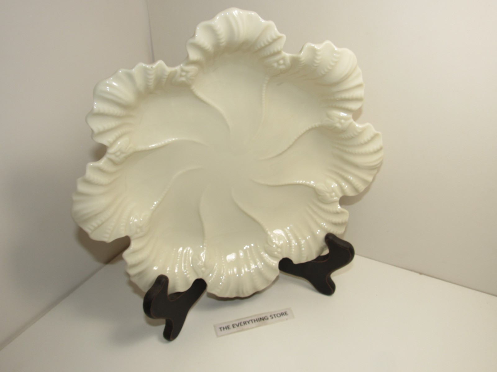 VINTAGE LENOX LEAF COLLECTION SCALLOPED EMBOSSED 10 1/2” SERVING BOWL FREE SHIP