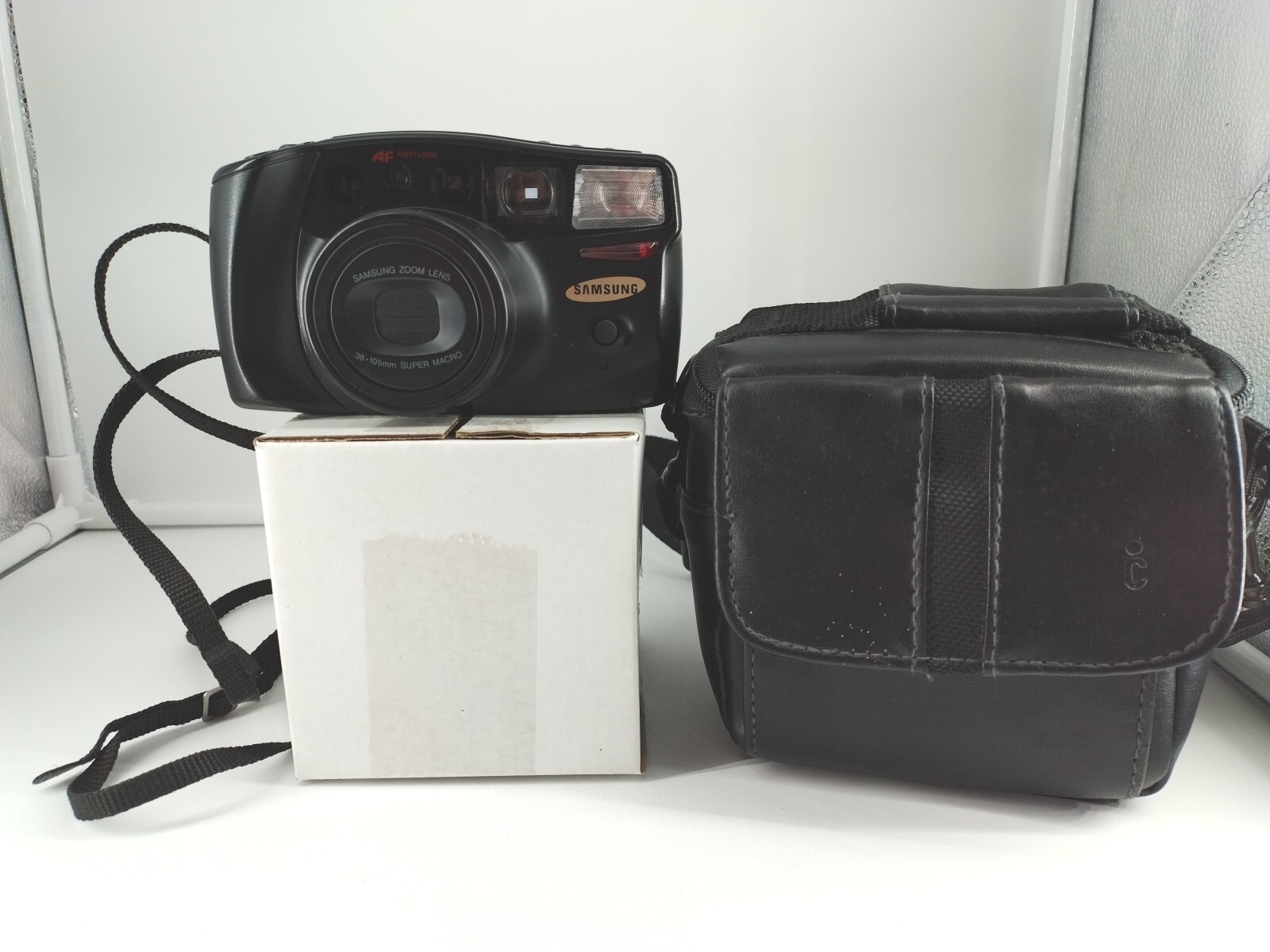 SAMSUNG MAMIMA ZOOM 105 Point & Shoot 35mm Camera With Leather Carry Case