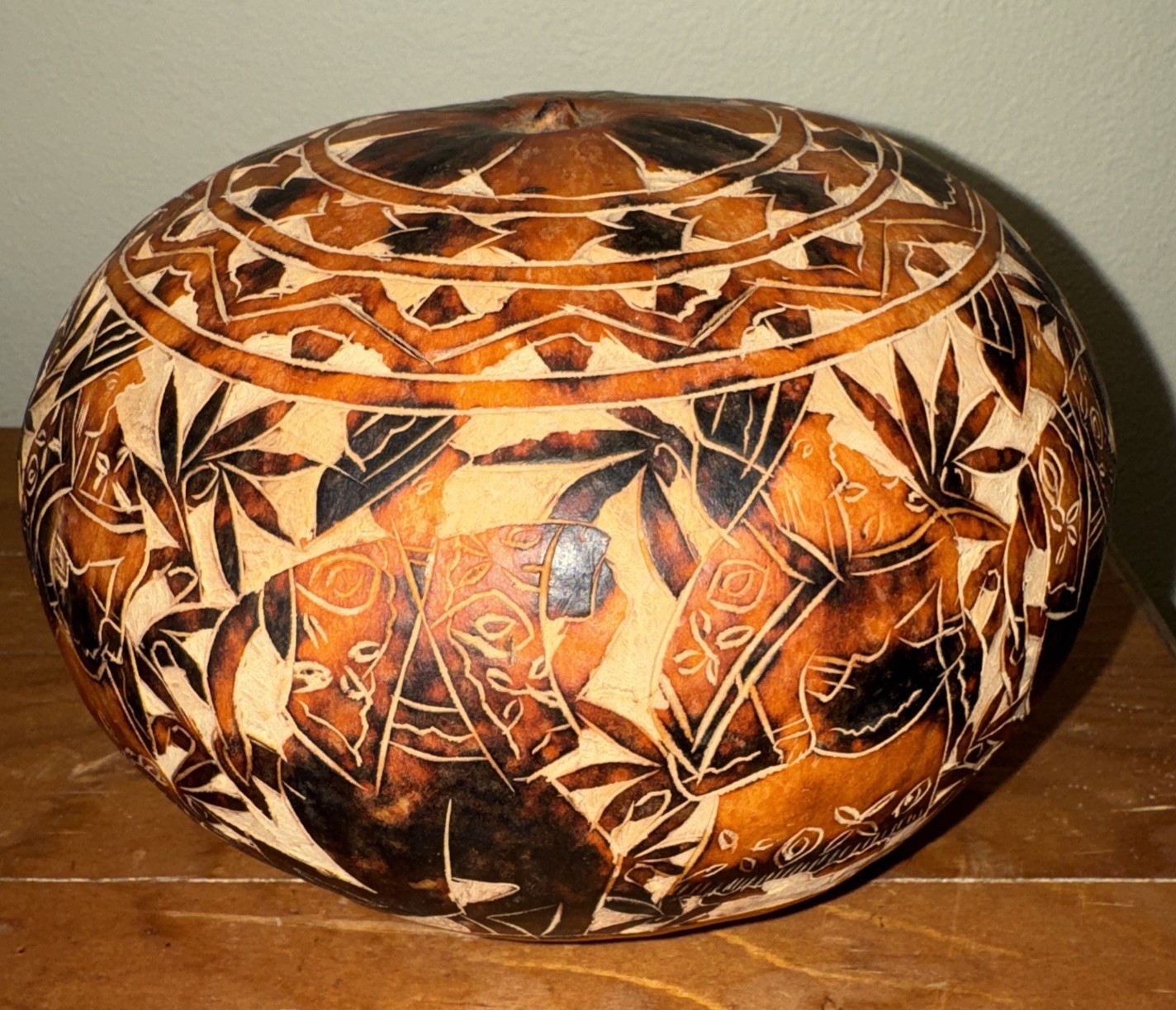 Peruvian Traditional Hand Carved Folk Art Gourd Storyteller Band Music Dancers