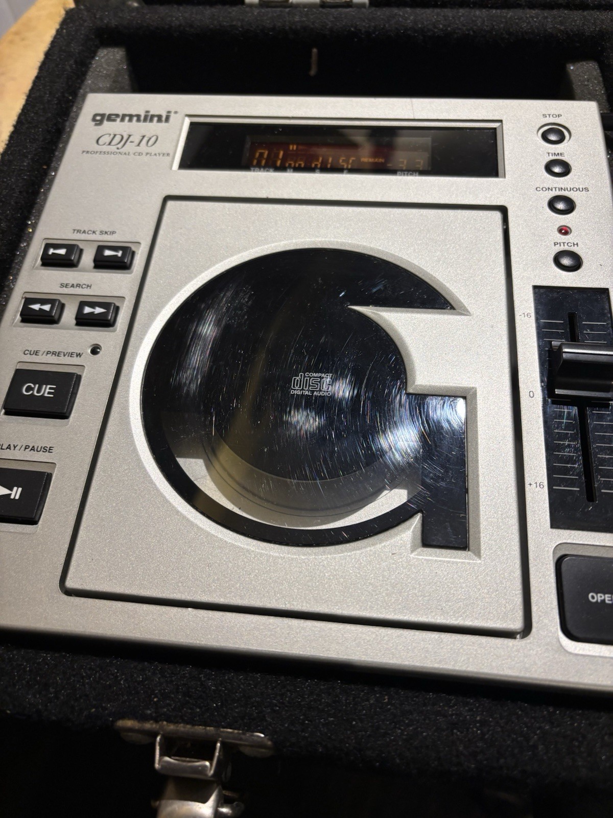 GEMINI CDJ 10 x 2, WITH HARD CASE DJ CD MIXER SYSTEM SETUP