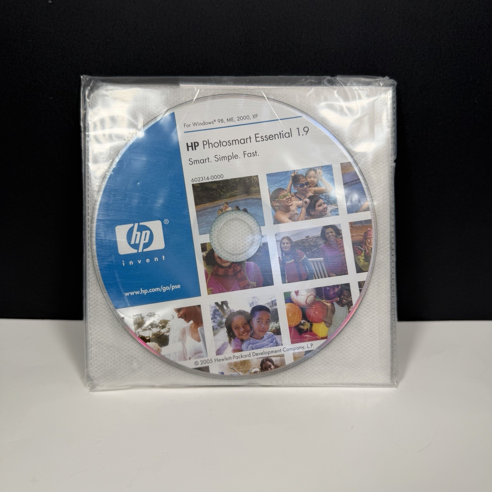 NOS 2007 Logitech QuickCam Messenger Computer Laptop Webcam SHELF WEAR BOX