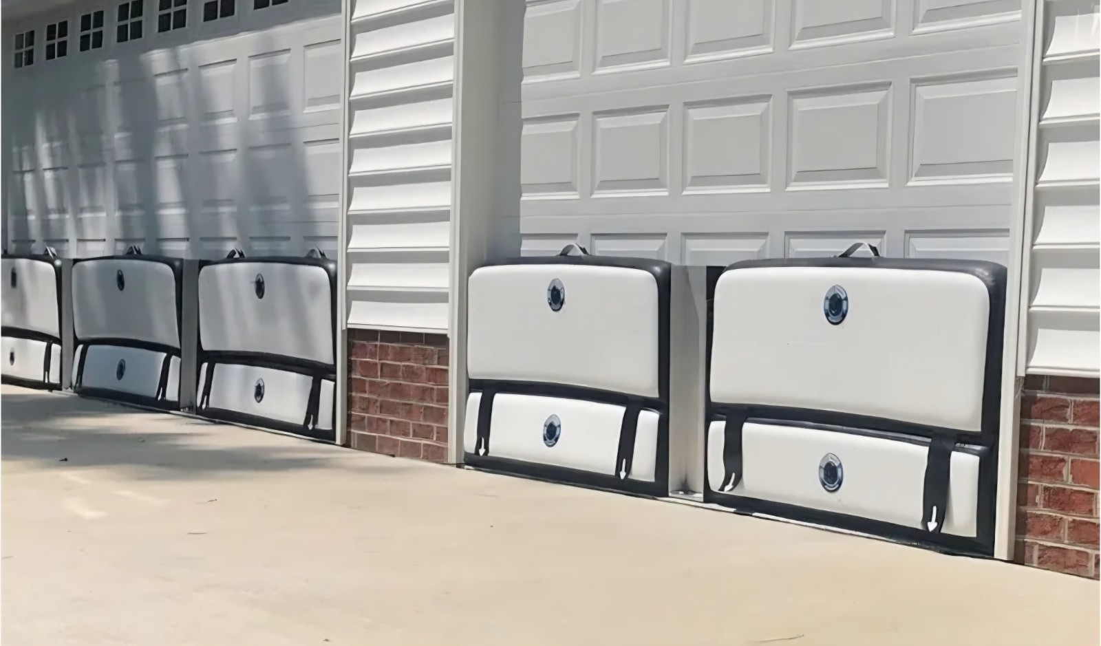 Inflatable flood barrier