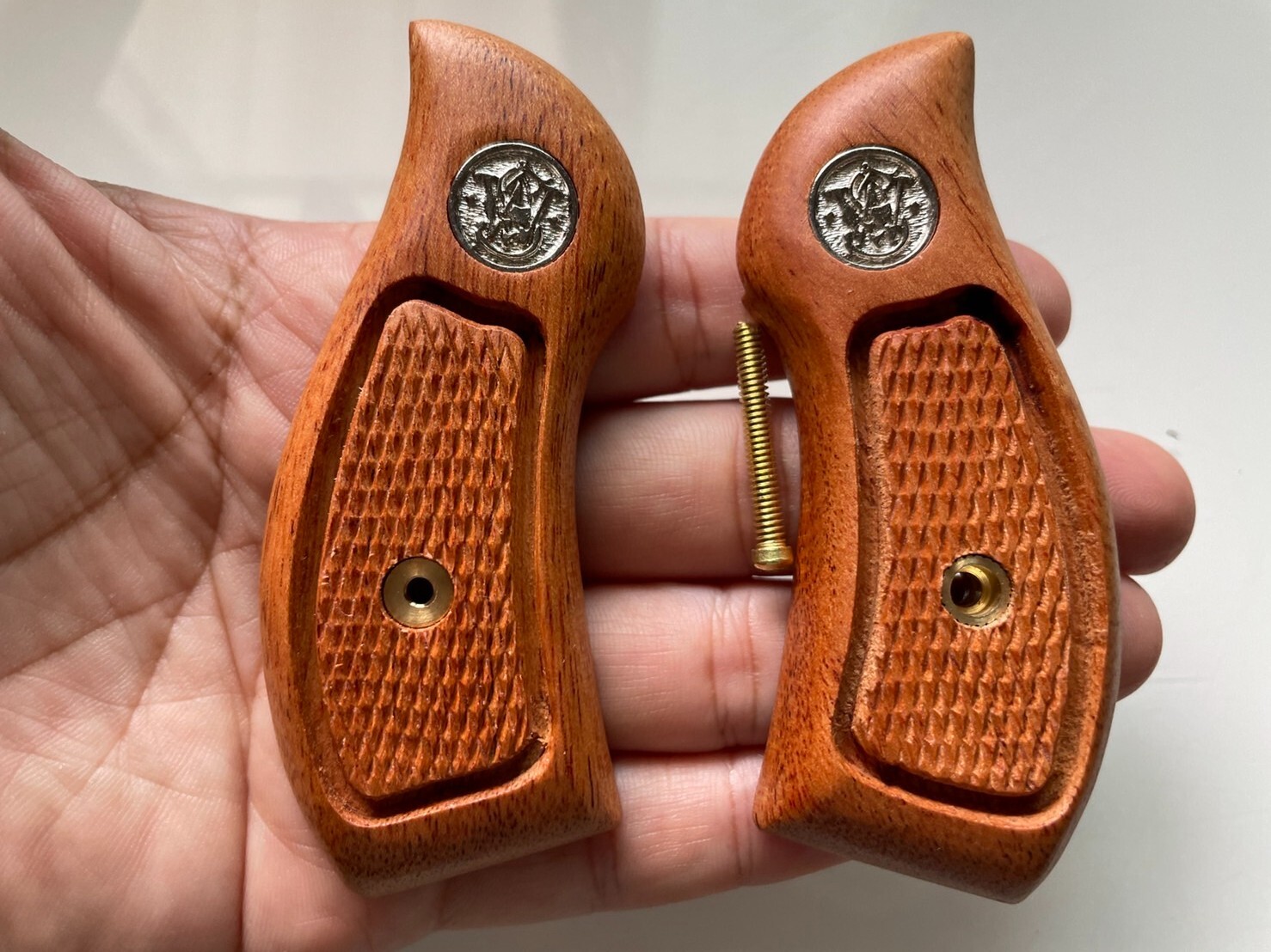 Gorgeous Classic Panel Grip For S&W J  Round Butt M60 Checkered Hardwood