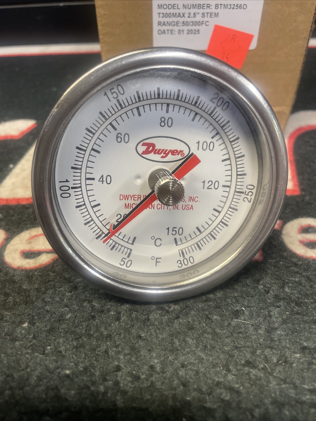 Dwyer BTM3256D : Maximum/Minimum Bimetal Thermometer