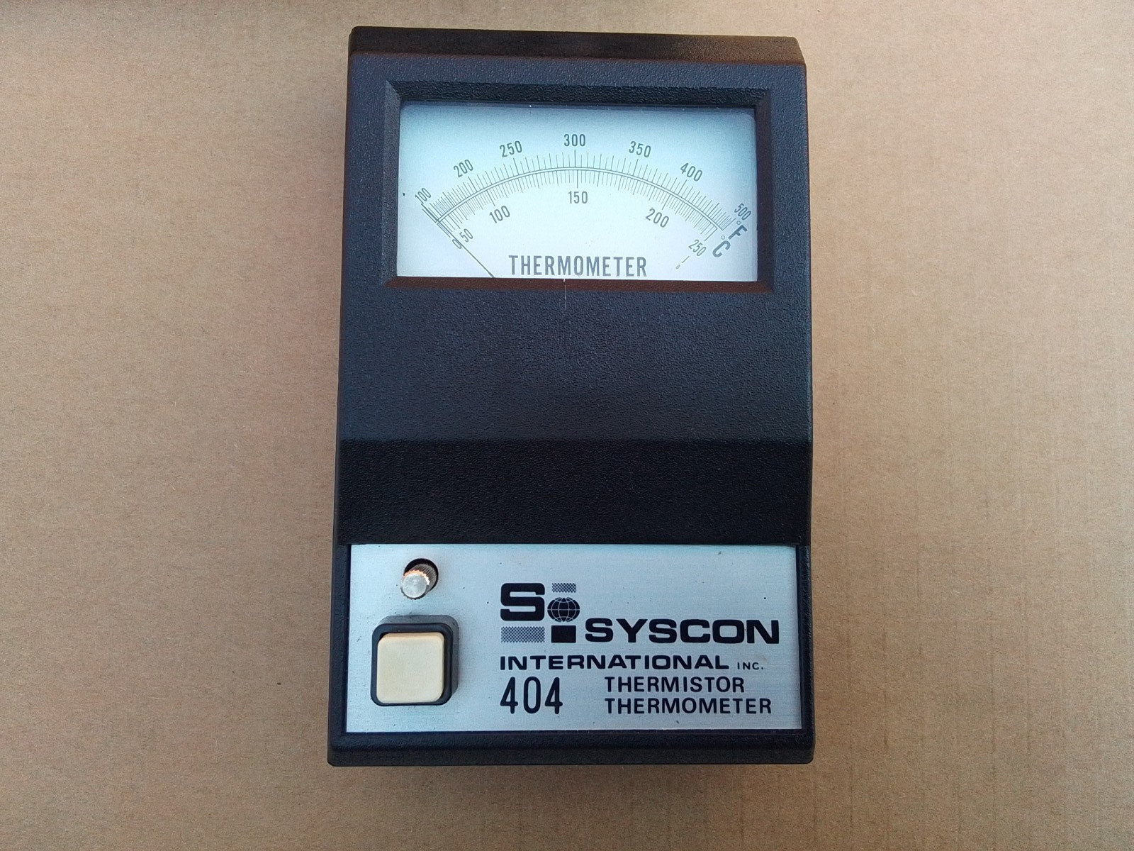Syscon International Model 404 Thermistor Thermometer Case &Test Leads Vtg